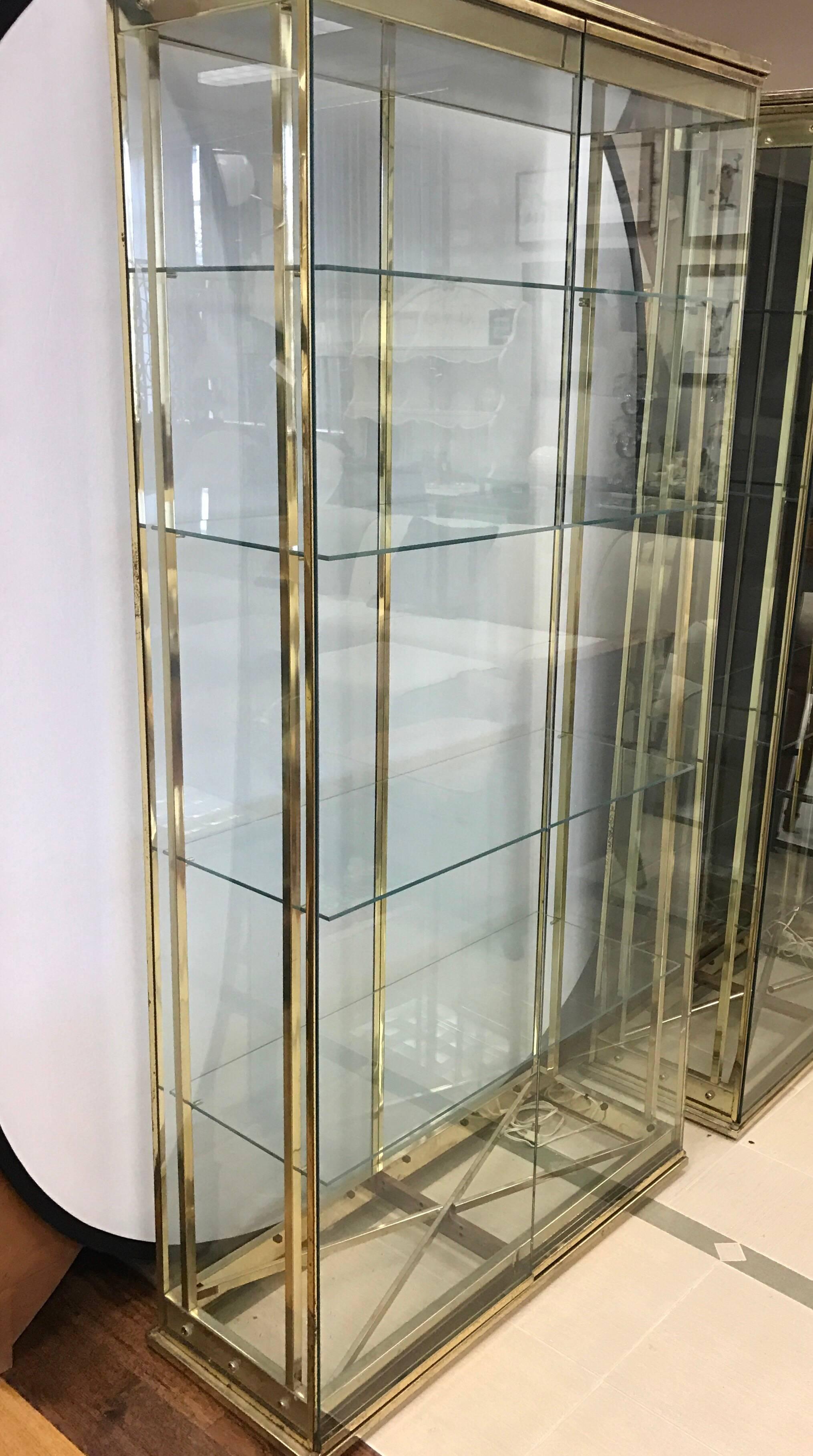 Mid-Century Modern Mastercraft Brass and Glass Curio Cabinets Display Cases Vitrines, Pair