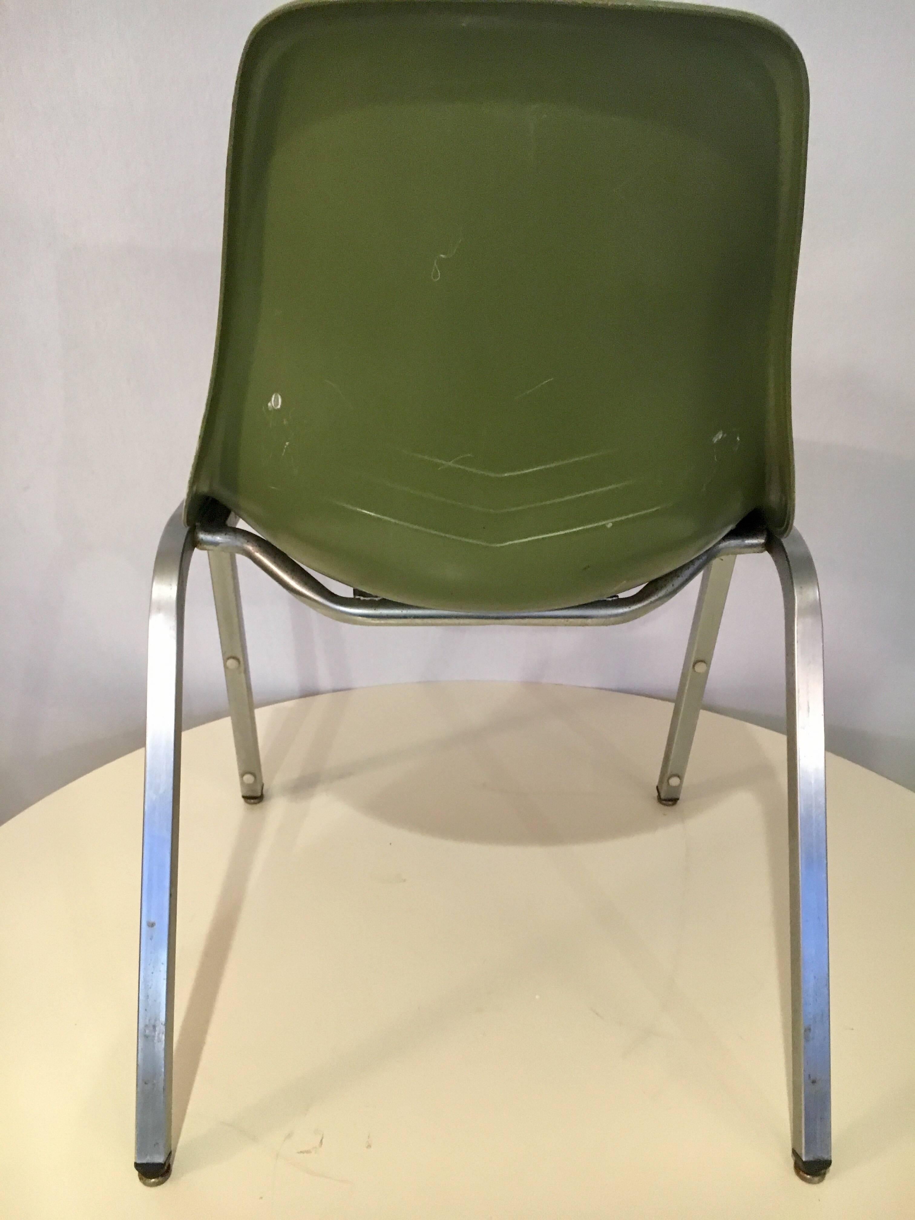 American Set of Five Mid-Century Modern Howell Chicago Eames Fiberglass Chairs