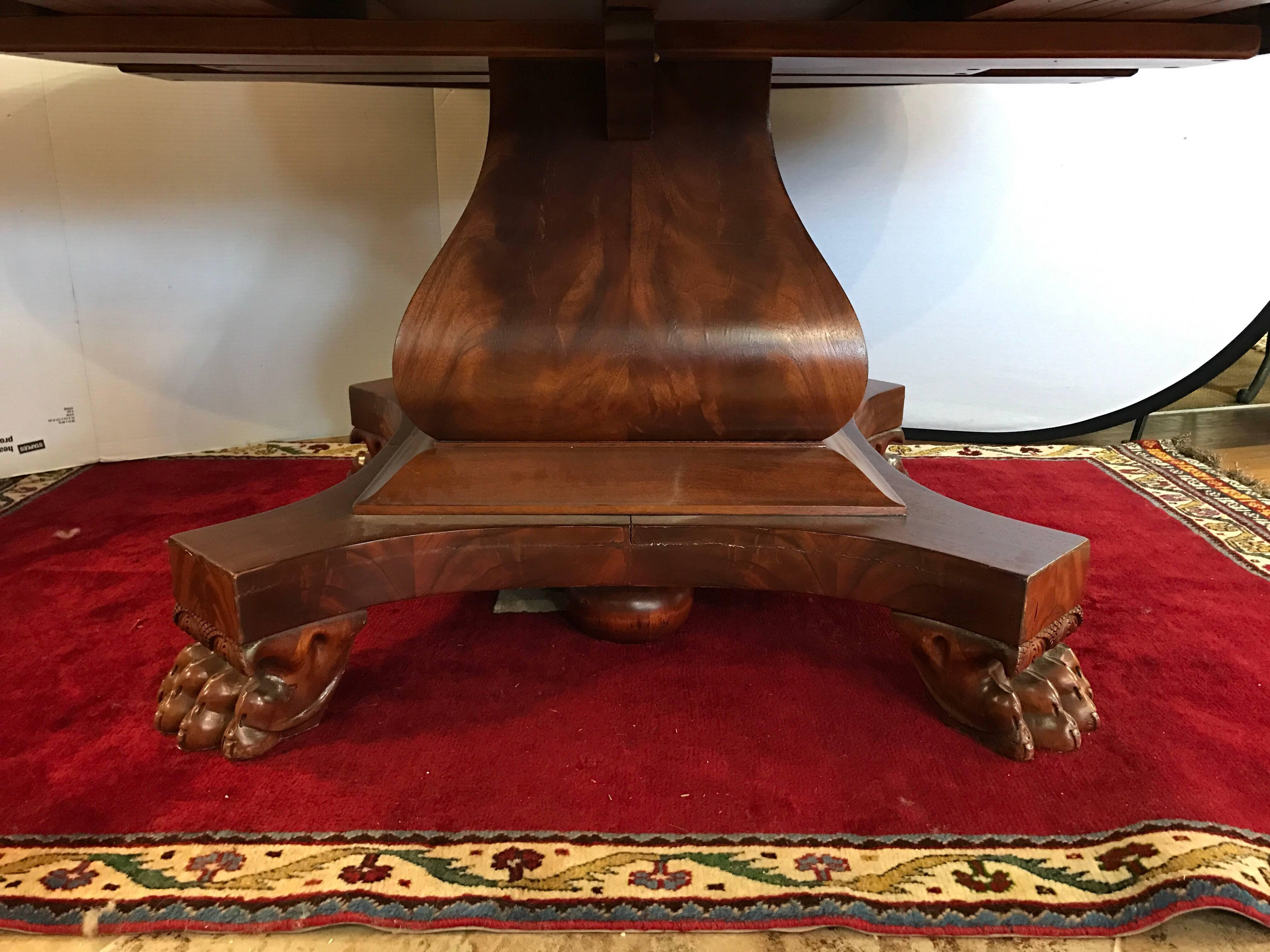 Antique English Regency Mahogany Round Dining Table In Excellent Condition In West Hartford, CT