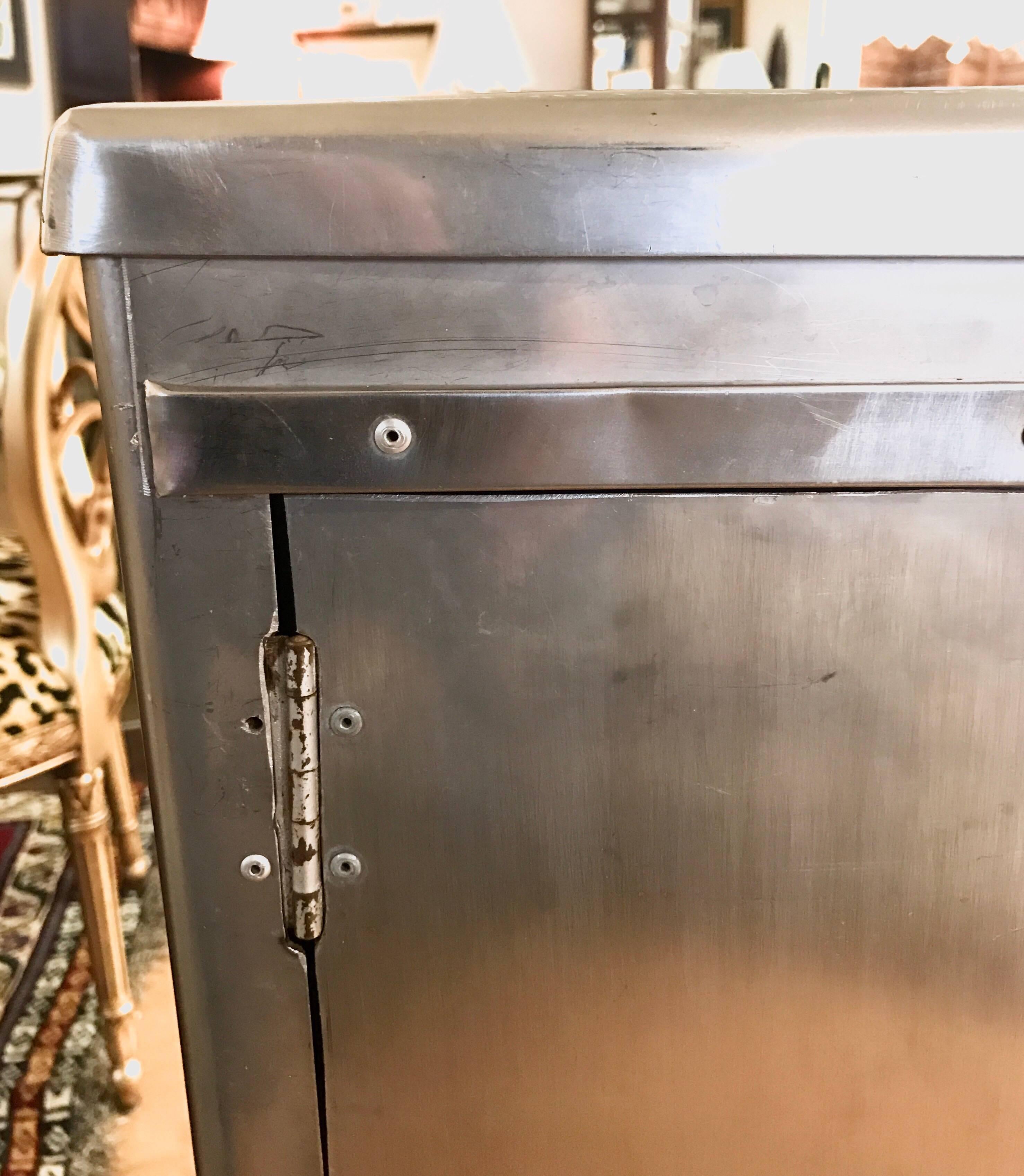 Midcentury Industrial Metal Steel Bar Cabinet Credenza In Excellent Condition In West Hartford, CT