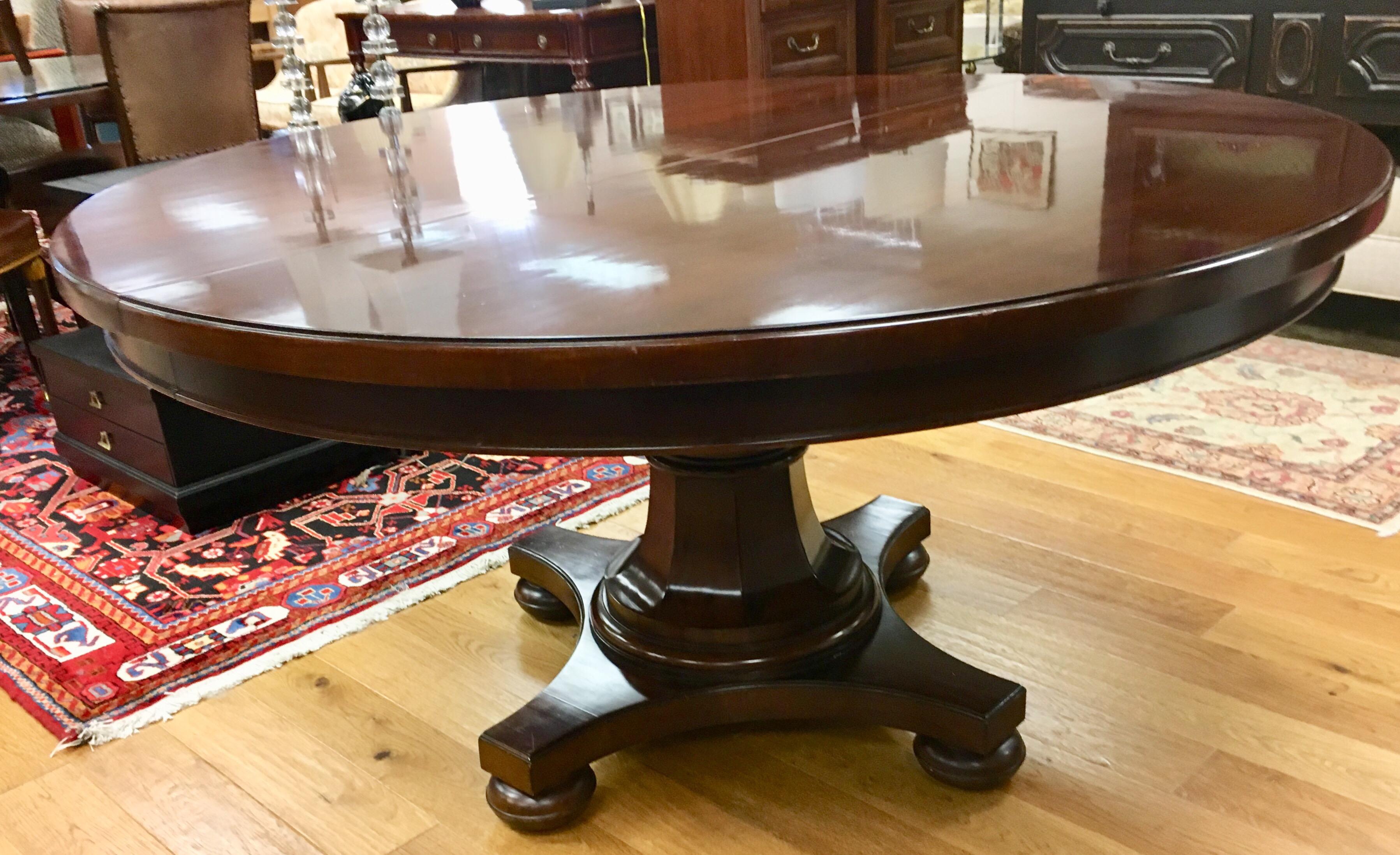 American Round Mahogany Dining Room Table with Expandable Leaf