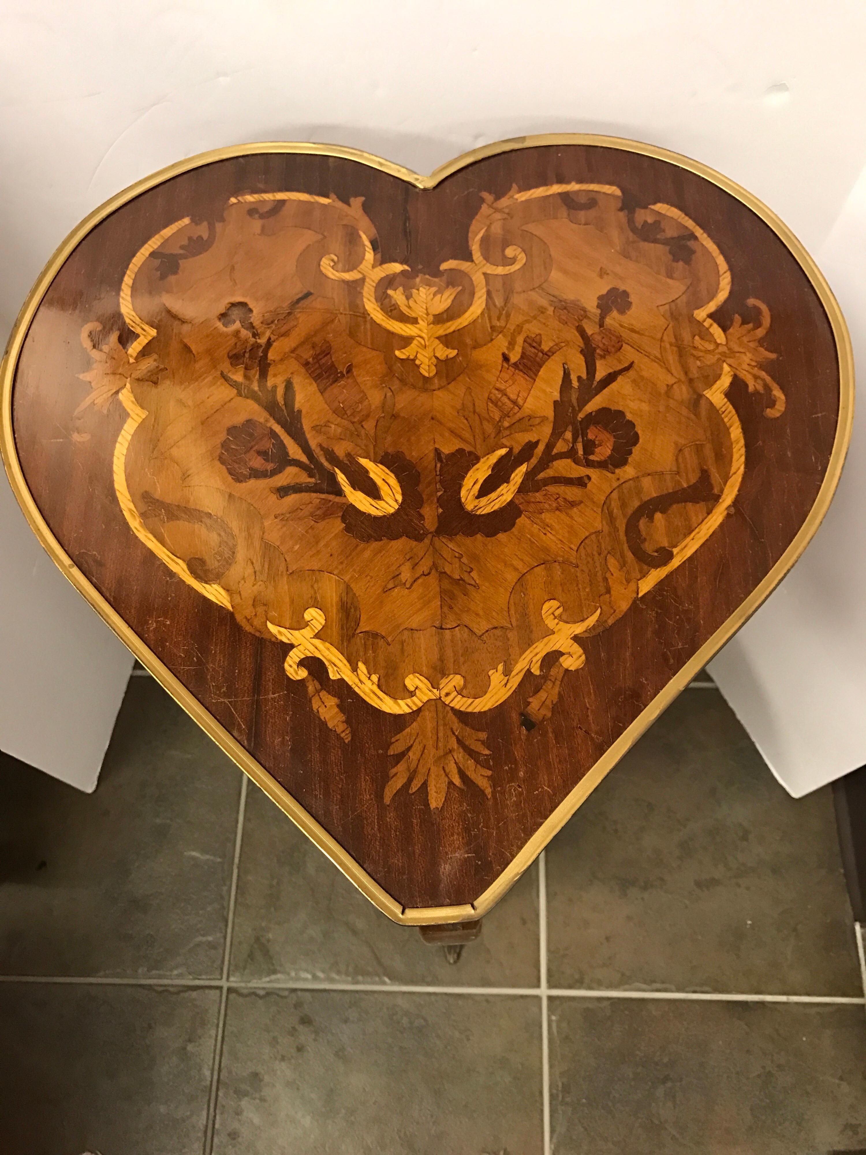 Louis XV Revival Marquetry Inlaid Heart Shaped Table with Bronze Ormolu In Good Condition In West Hartford, CT
