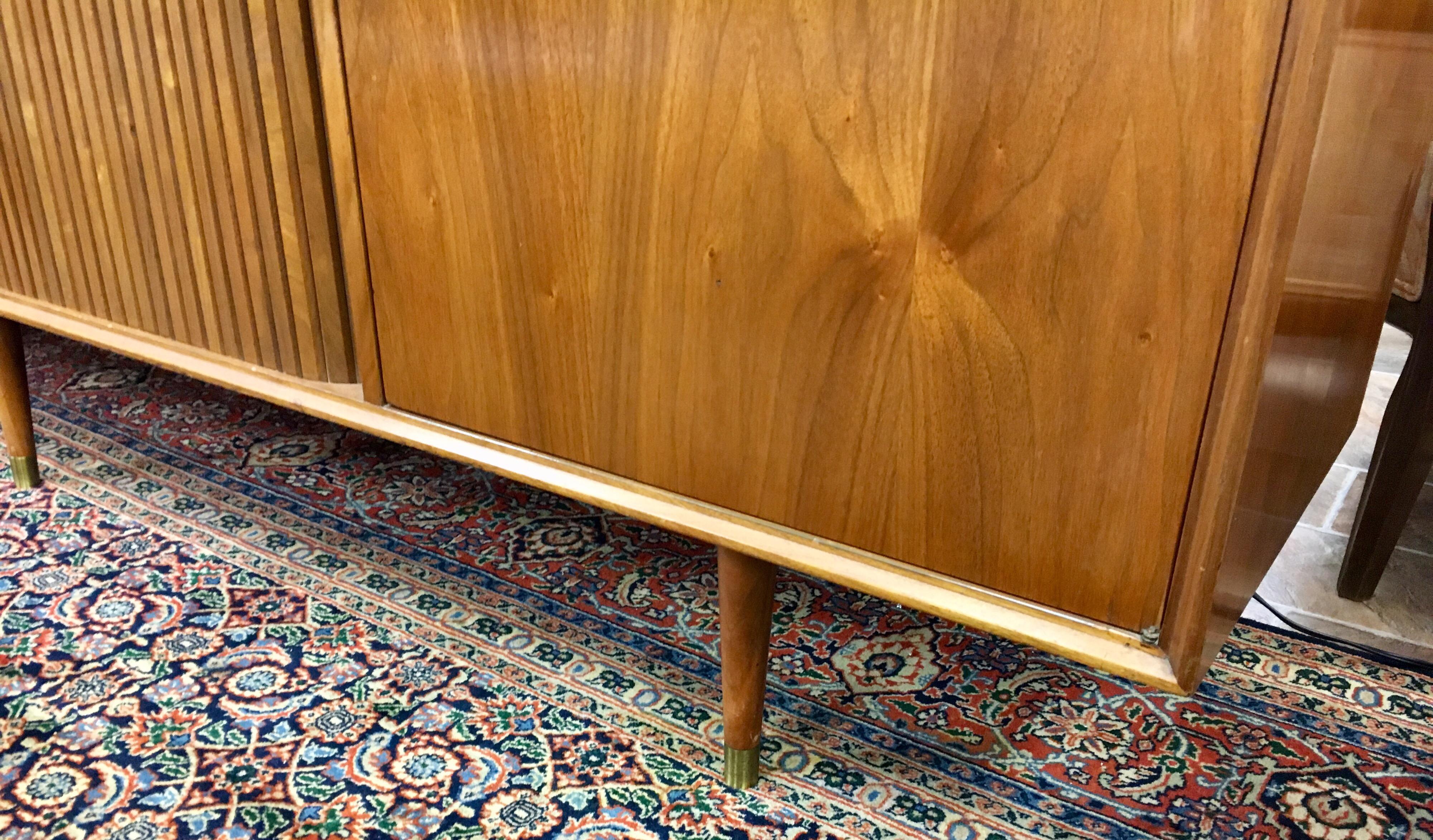 furnette credenza