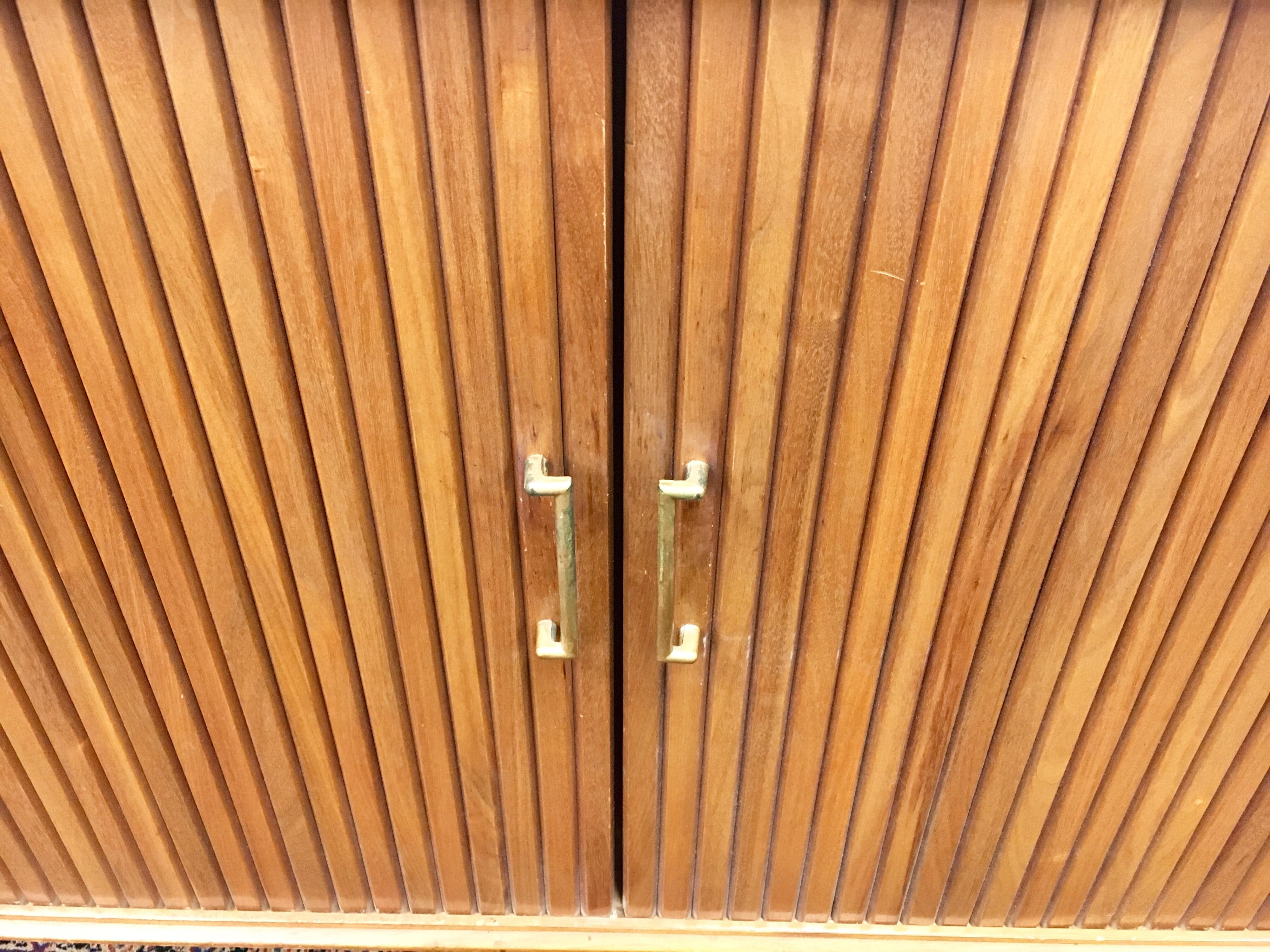 Mid Century Modern Furnette Buffet Credenza Bar Server Sideboard In Good Condition In West Hartford, CT