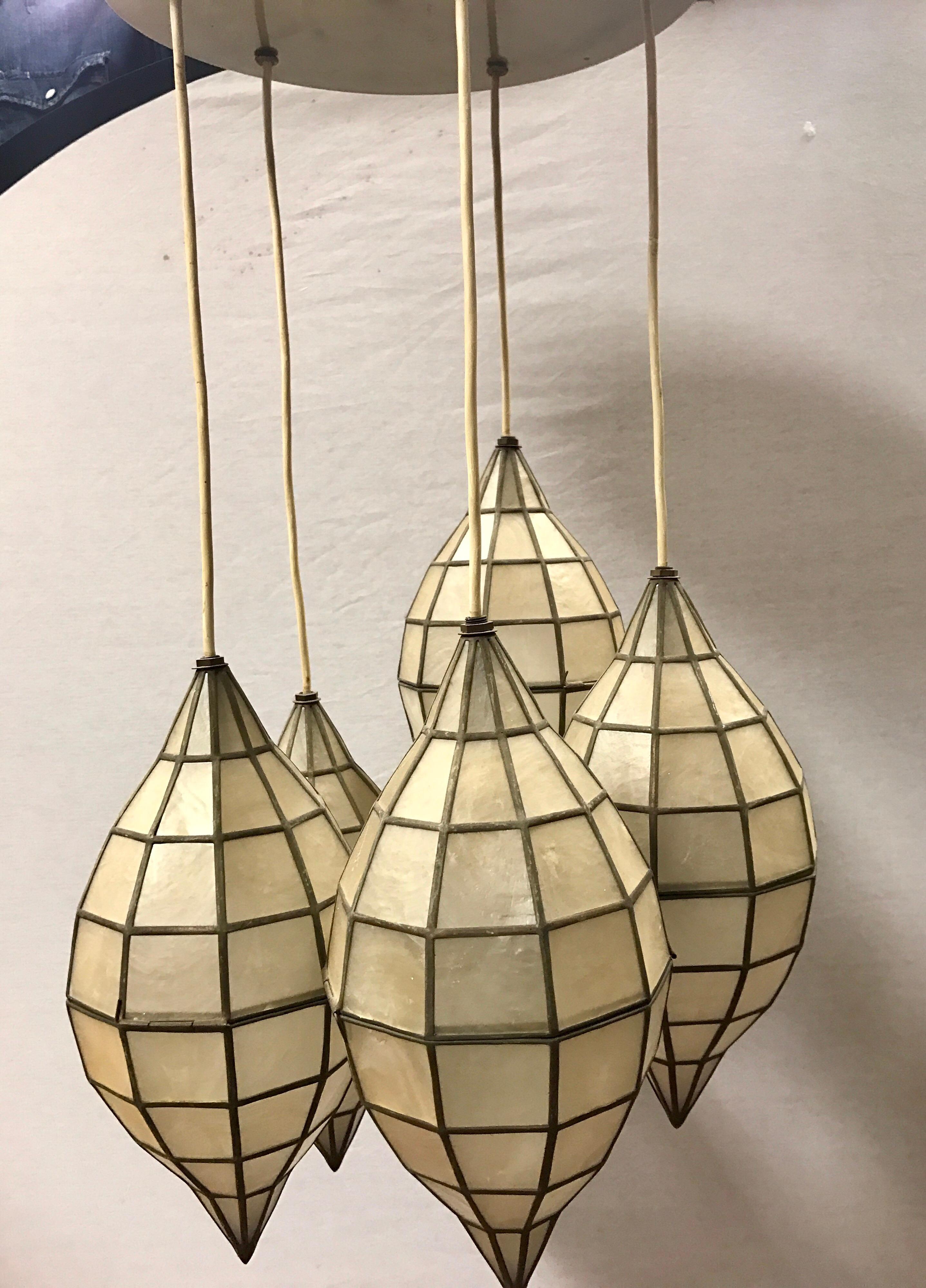 Mid Century Mother-of-Pearl Hanging Lanterns Pendant Chandelier In Good Condition In West Hartford, CT
