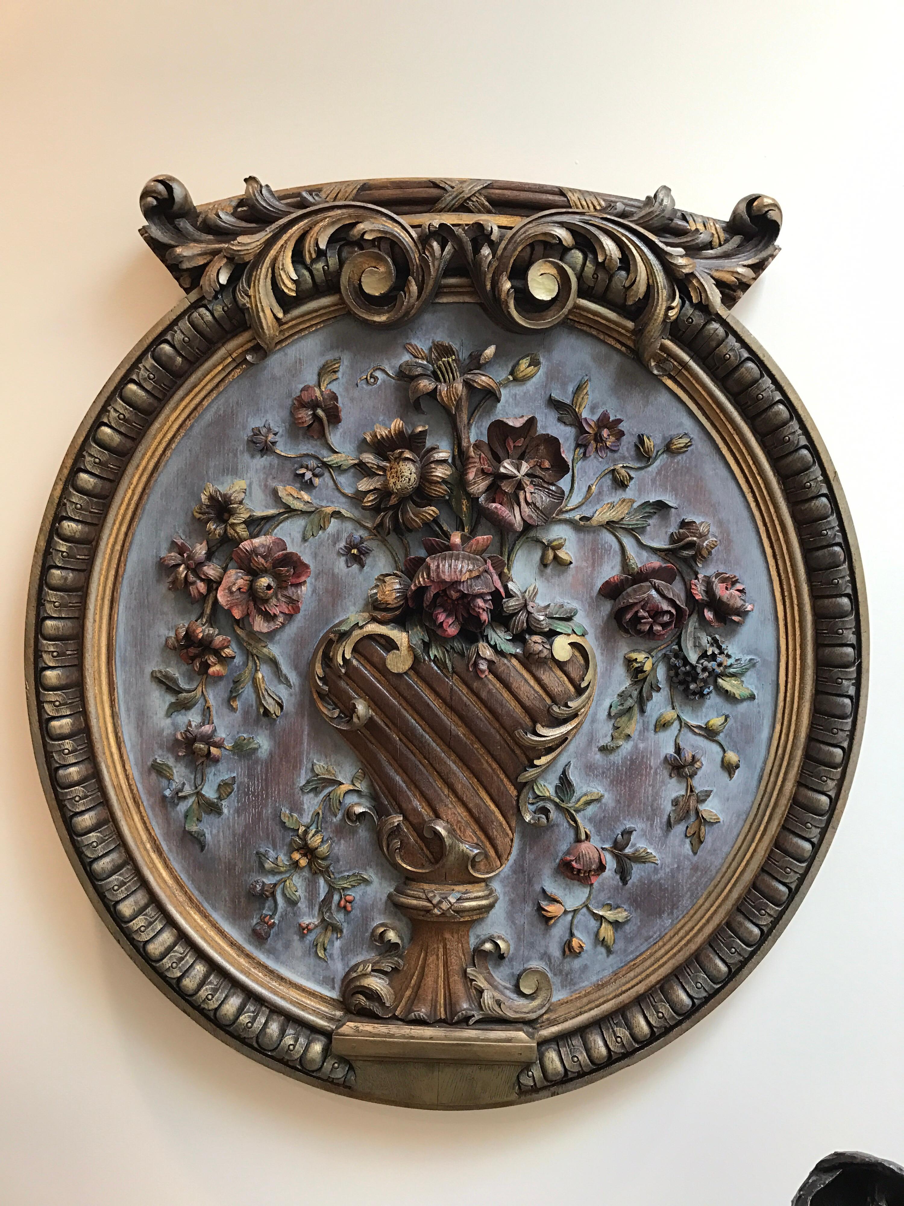 Italian wall relief made of intricately carved wood with a floral motif and scrolled pediment. Ready to hang.