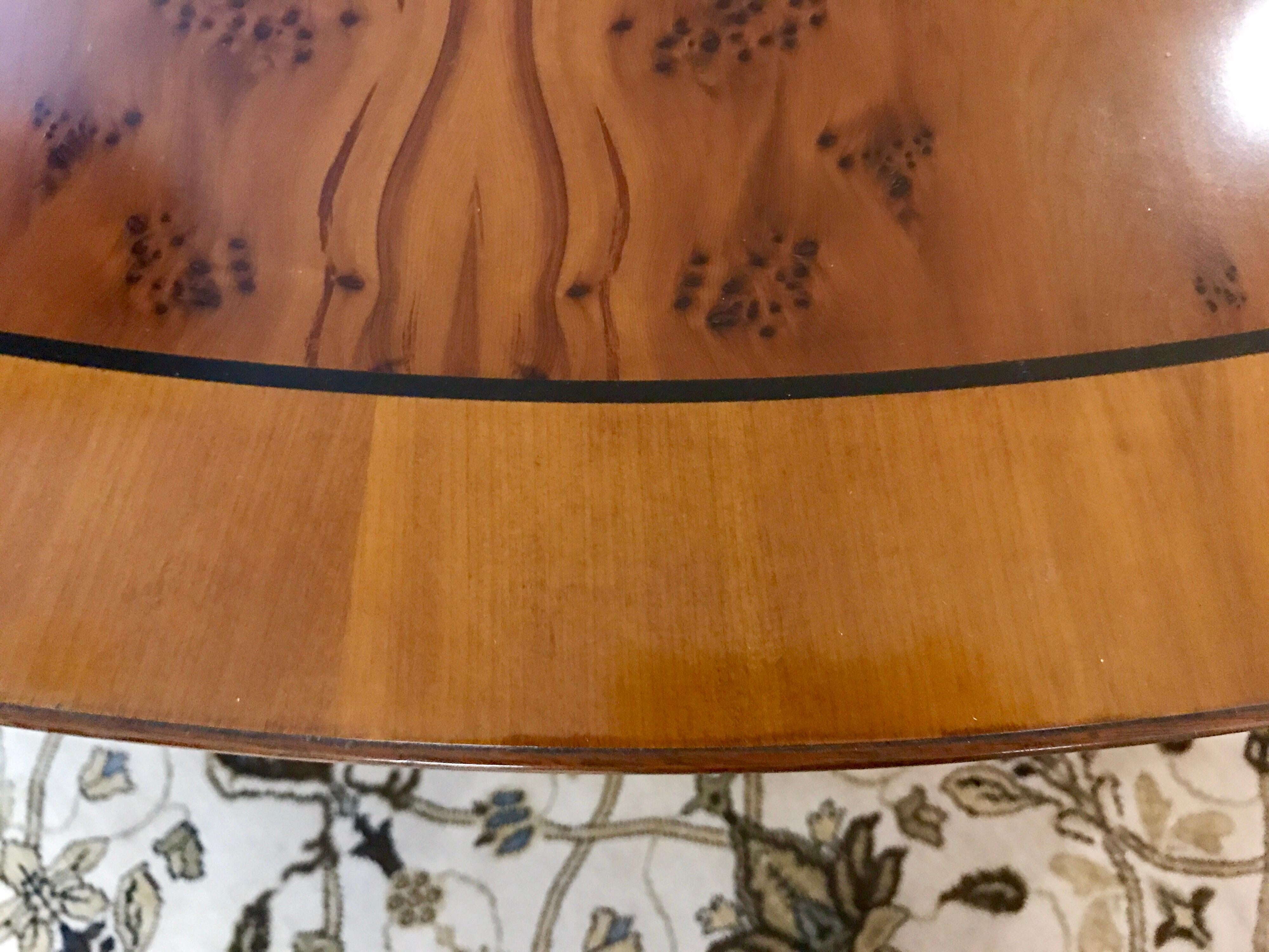 English Round Yew Dining Table Made in England In Excellent Condition In West Hartford, CT