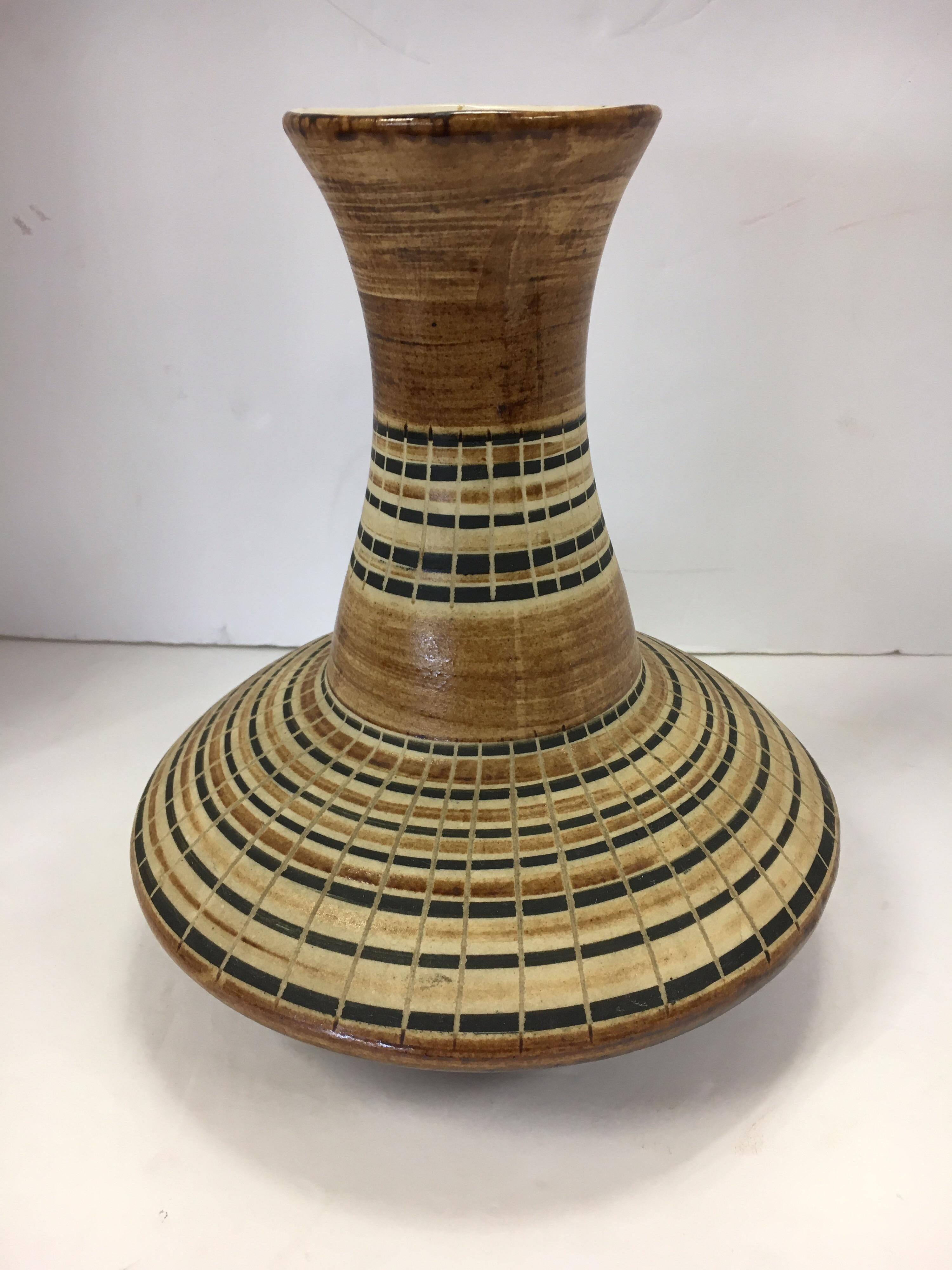 Zwiebelförmige und schöne Vase aus dem Harsa Studio:: Israel:: ca. 1970er Jahre.