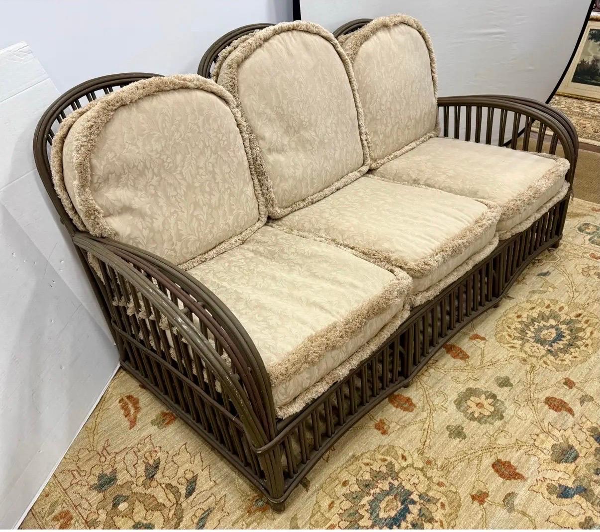 Raro Sofá de mimbre y ratán Heywood Wakefield de principios de la década de 1940 Moderno de mediados de siglo en venta