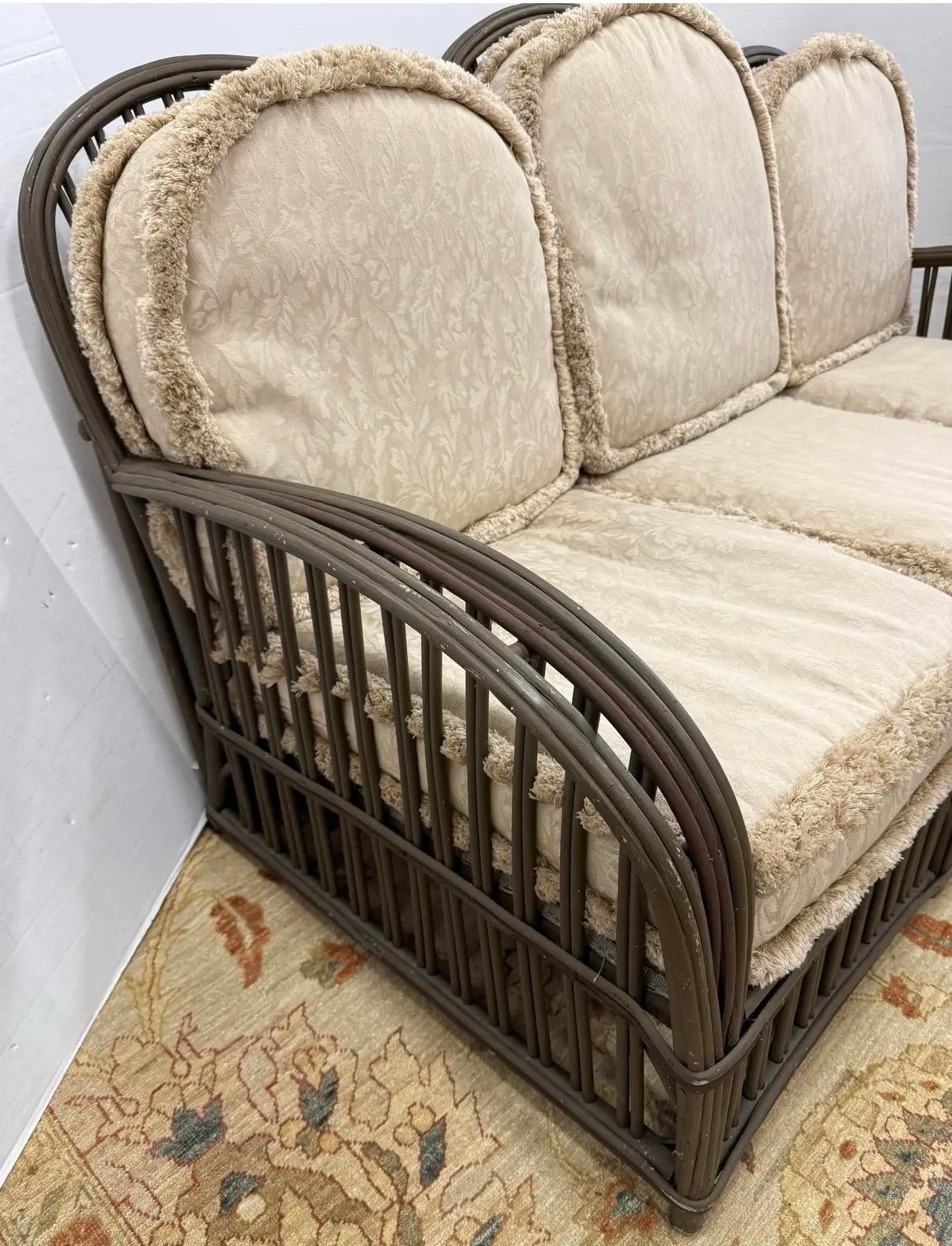 Raro Sofá de mimbre y ratán Heywood Wakefield de principios de la década de 1940 en venta 1