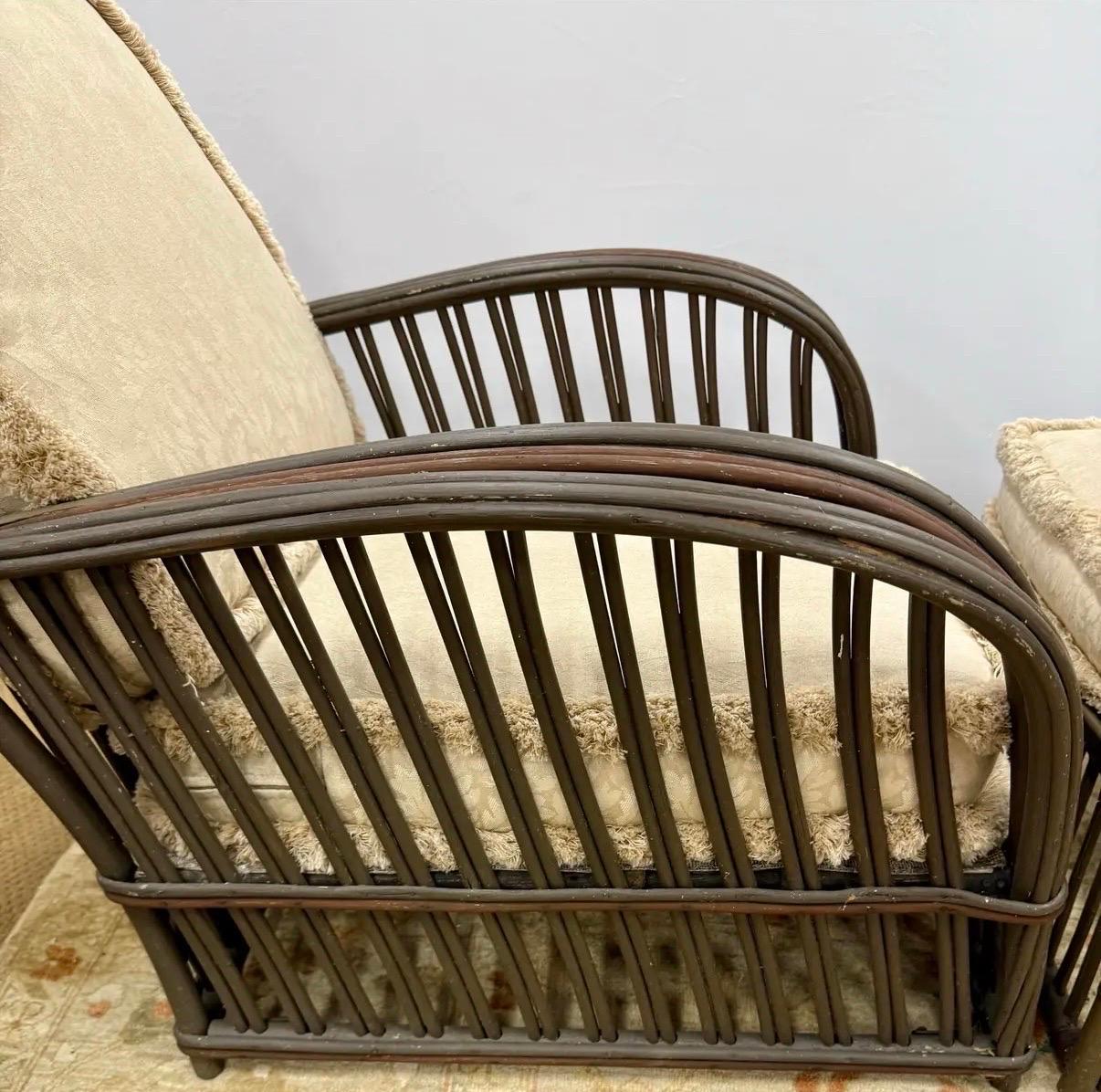 Silla y otomana de mimbre Heywood Wakefield 1940's Principios de siglo medio Tela en venta