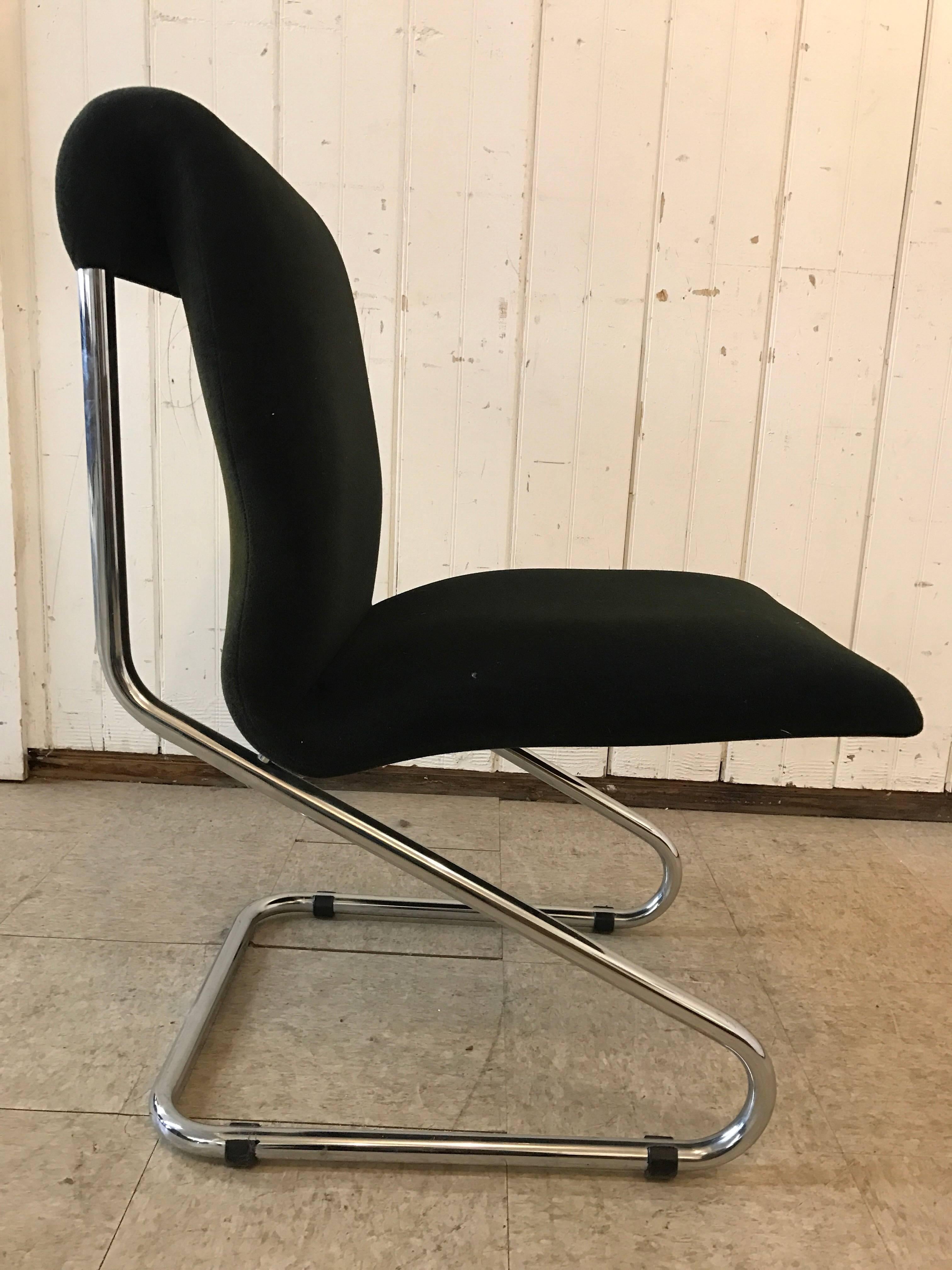 Set of Four Mid-Century Modern Pace Chrome Cantilever Chairs In Excellent Condition In West Hartford, CT