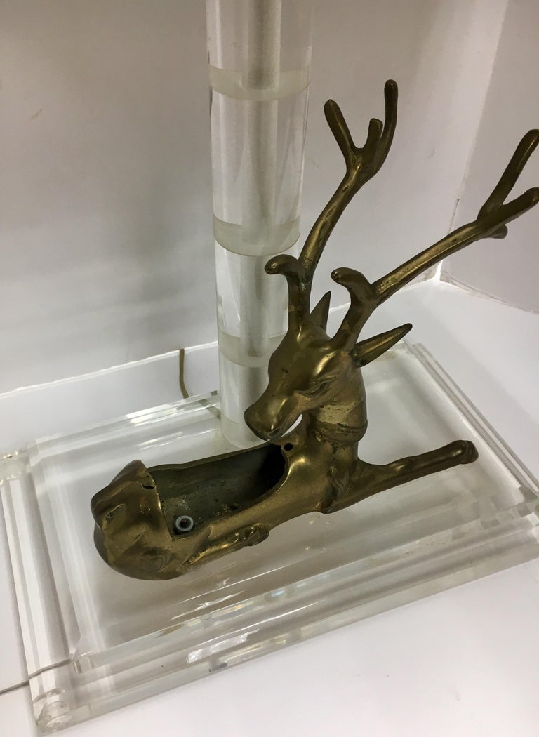 Late 20th Century Mid-Century Modern Lucite and Brass Table Lamp with Reindeer Deer Card Holder For Sale