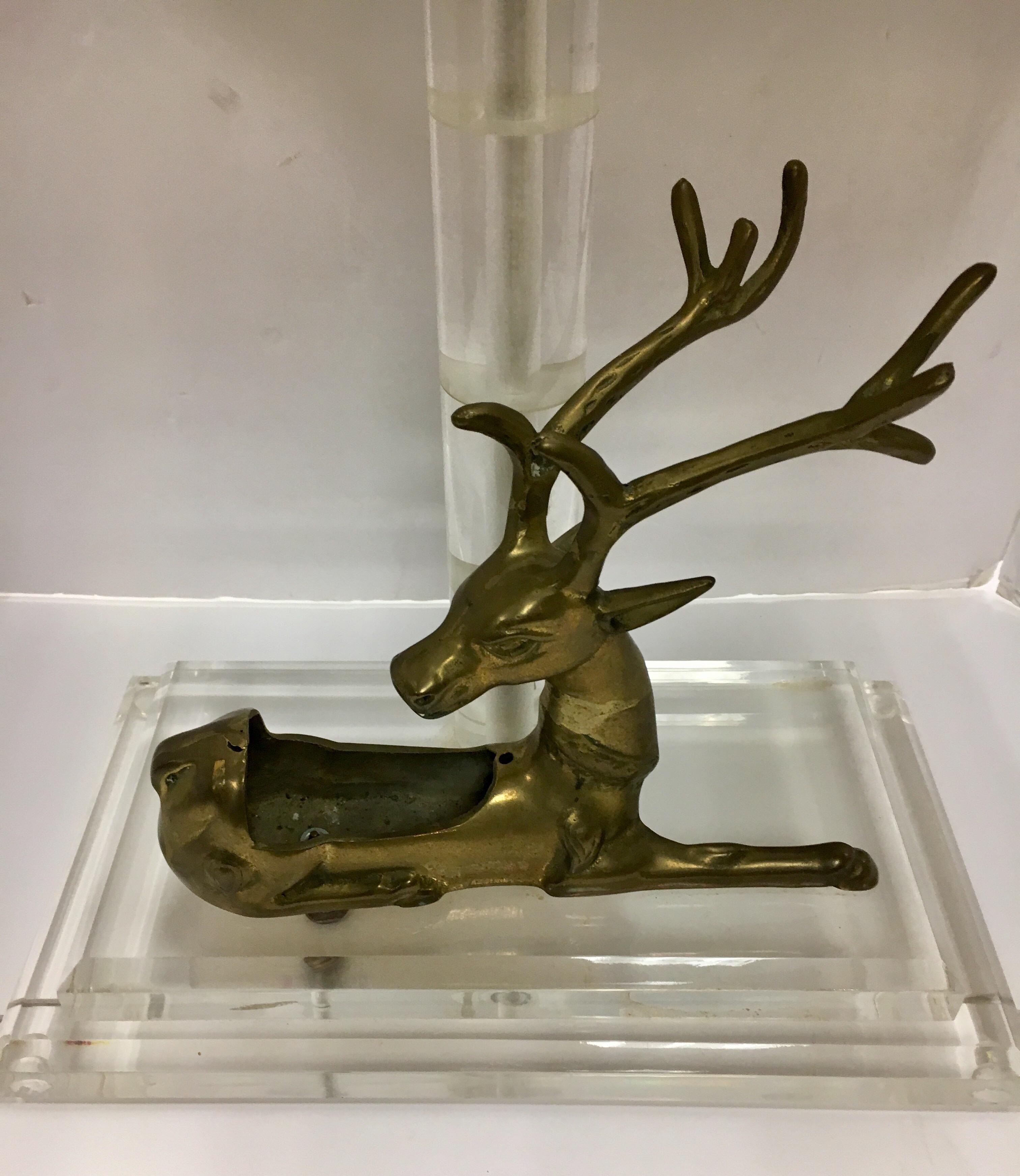 Mid-Century Modern Lucite and Brass Table Lamp with Reindeer Deer Card Holder In Good Condition In West Hartford, CT