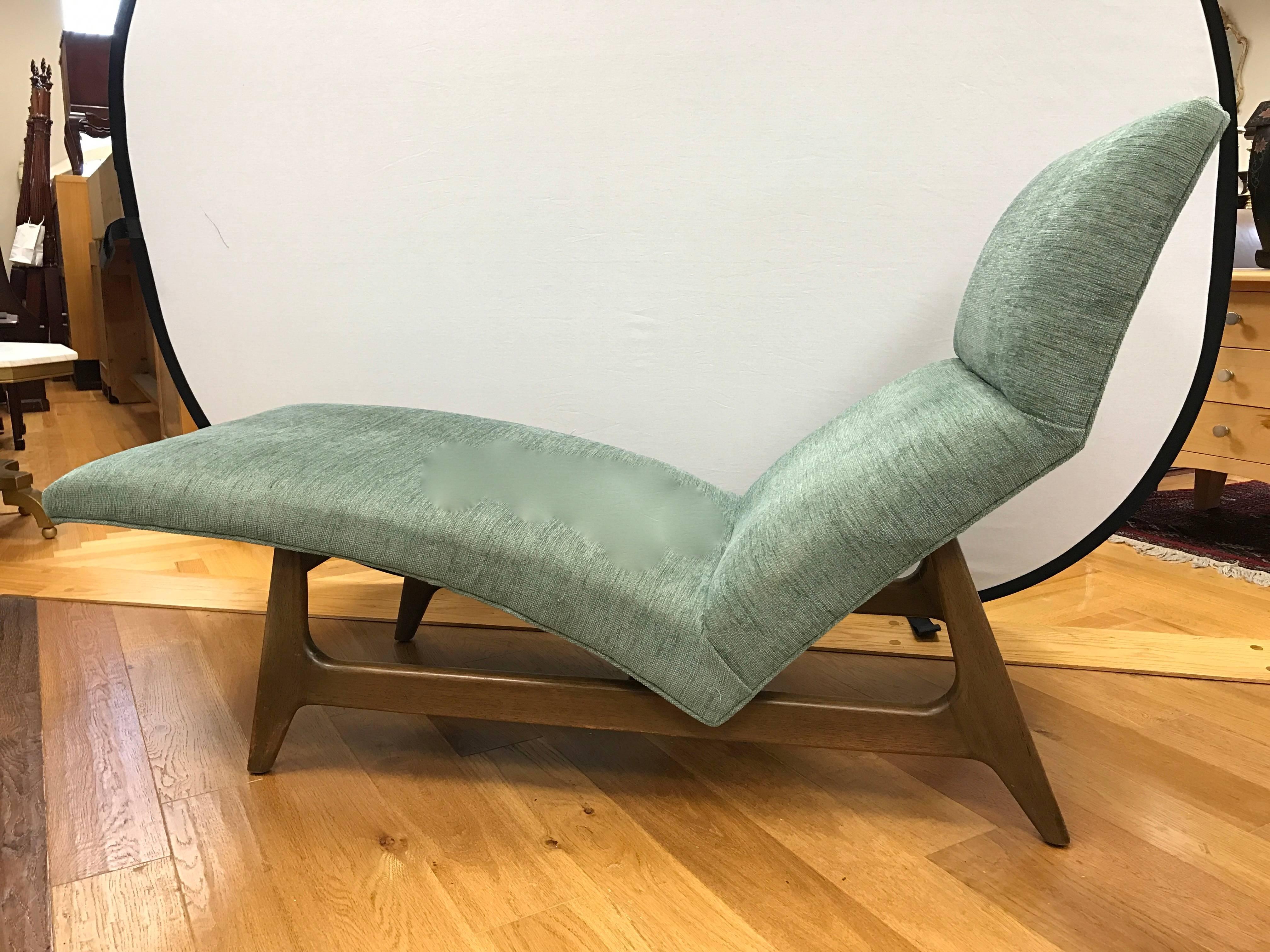 Mid-Century Modern chaise or recamier in the style of Adrian Pearsall upholstered in a rich seafoam chenille fabric. The tapered wooden legs are polished. Guaranteed to set your home apart!
 