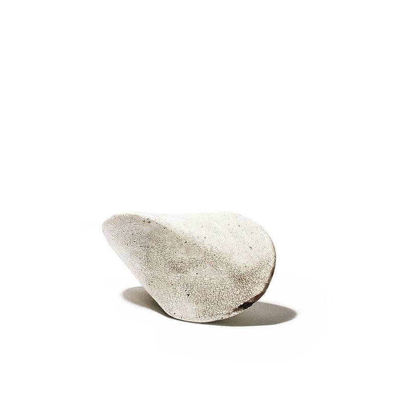 Small White Crackle Finish Modern Ceramic Pod Sculpture In New Condition For Sale In Bronx, NY