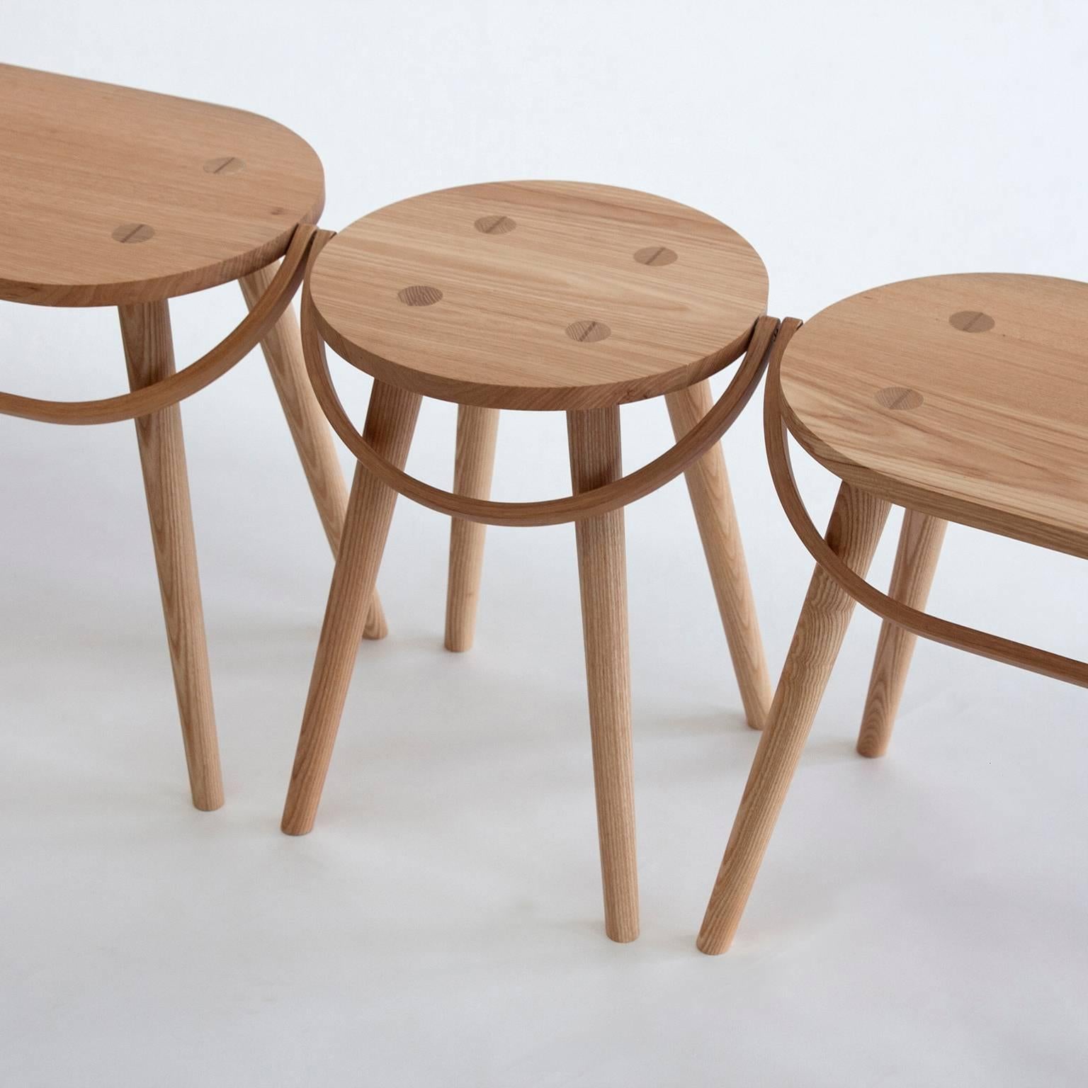 Tabouret seau simple, table d'appoint à assise avec poignée en bois cintré en frêne massif en vente 2