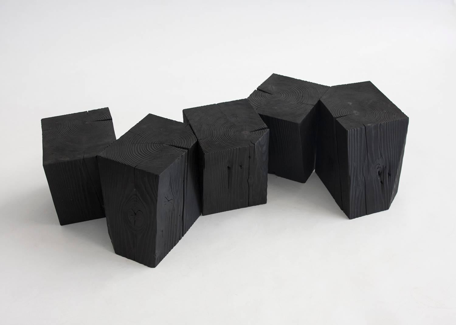 Moderne Blocs de charbon, tables basses ou tables d'appoint sculpturales, géométriques et Shou Sugi Ban en vente