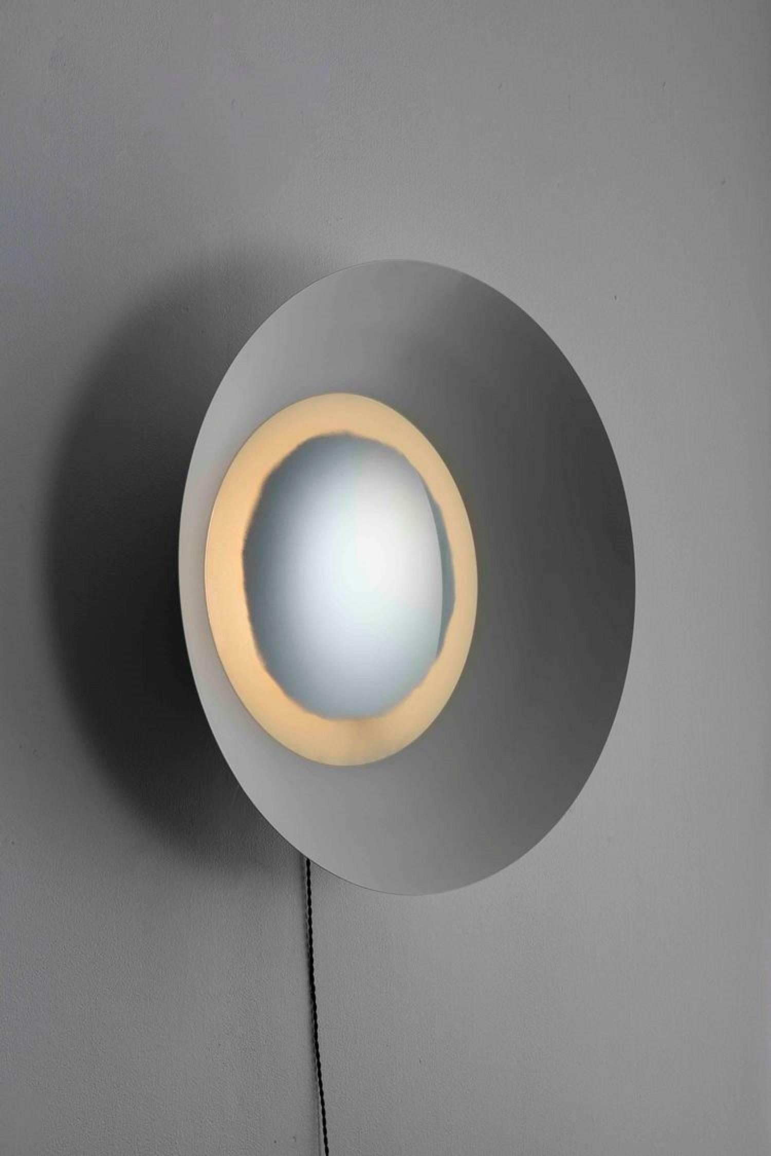 Curved Light Wall Sconce - Powdercoated (amerikanisch) im Angebot
