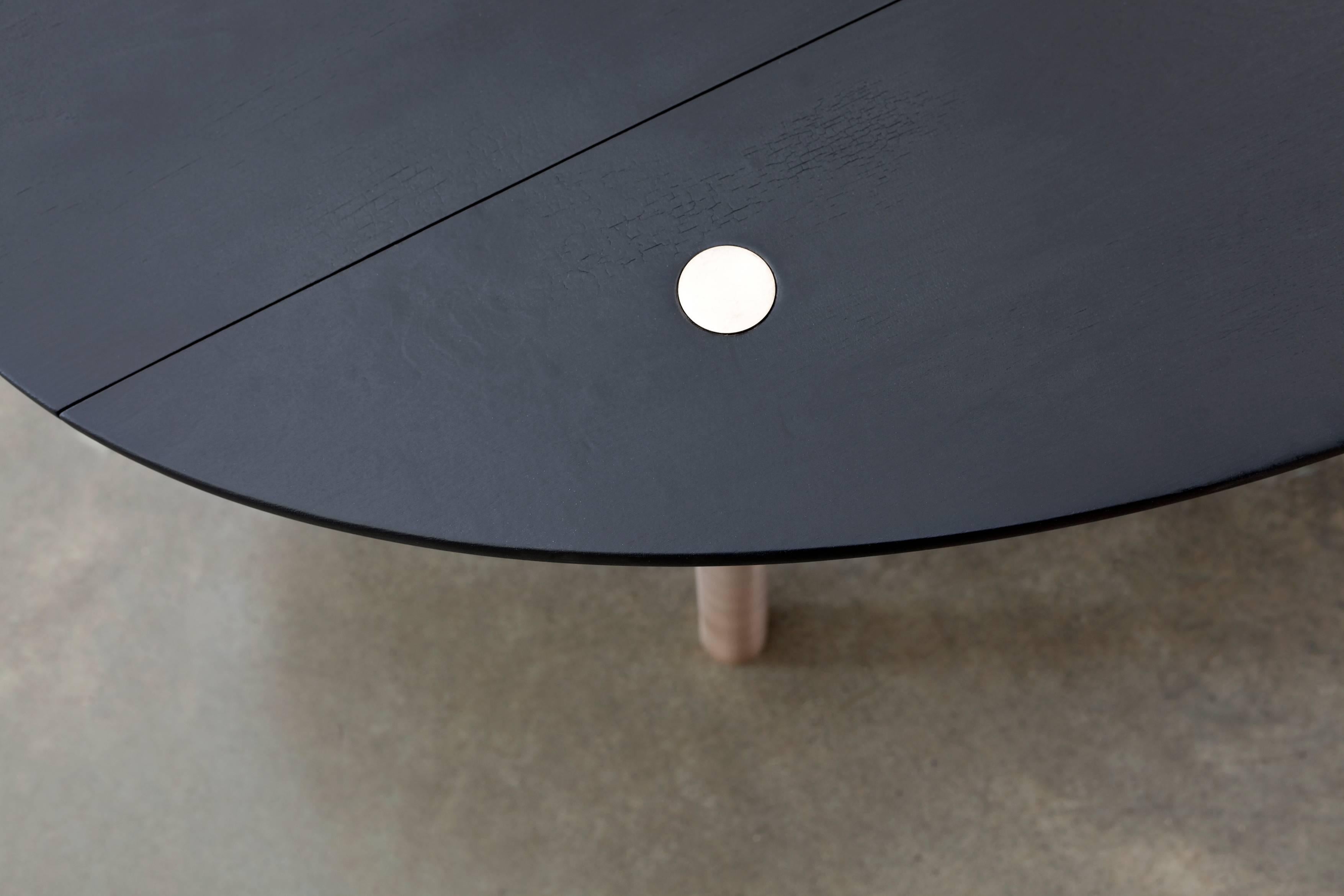 Moderne Table basse Connect en érable dur calciné personnalisable et bronze patiné en vente