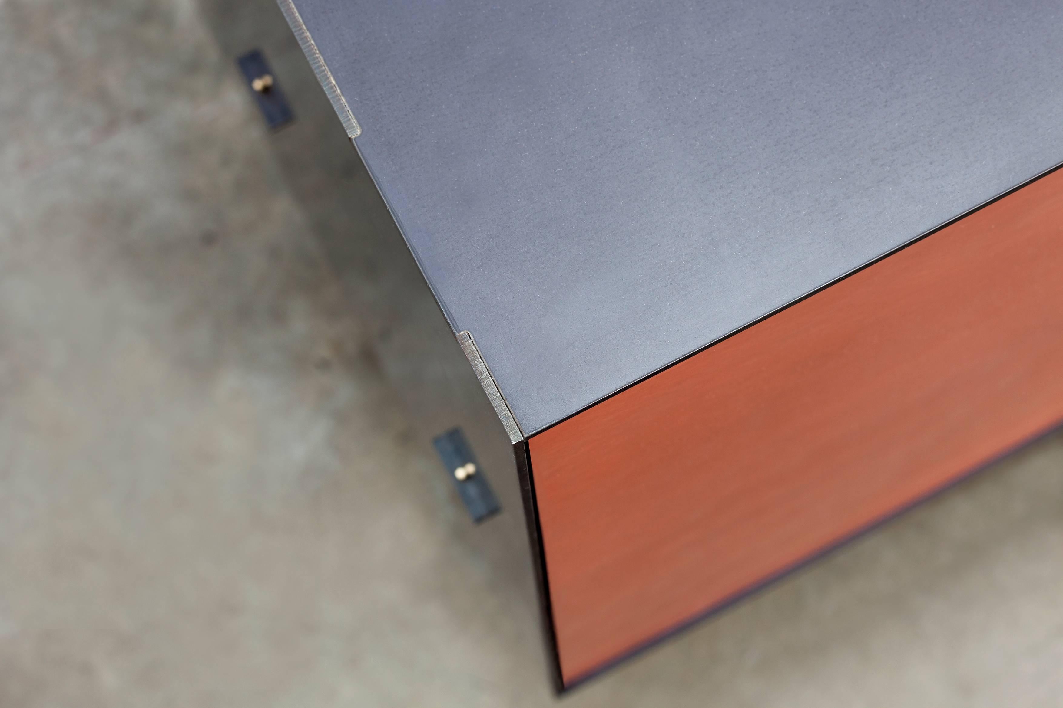 Anrichte, Schrank oder Sideboard in anpassbarem Satin-Kupfer-Stahlblech (Moderne) im Angebot