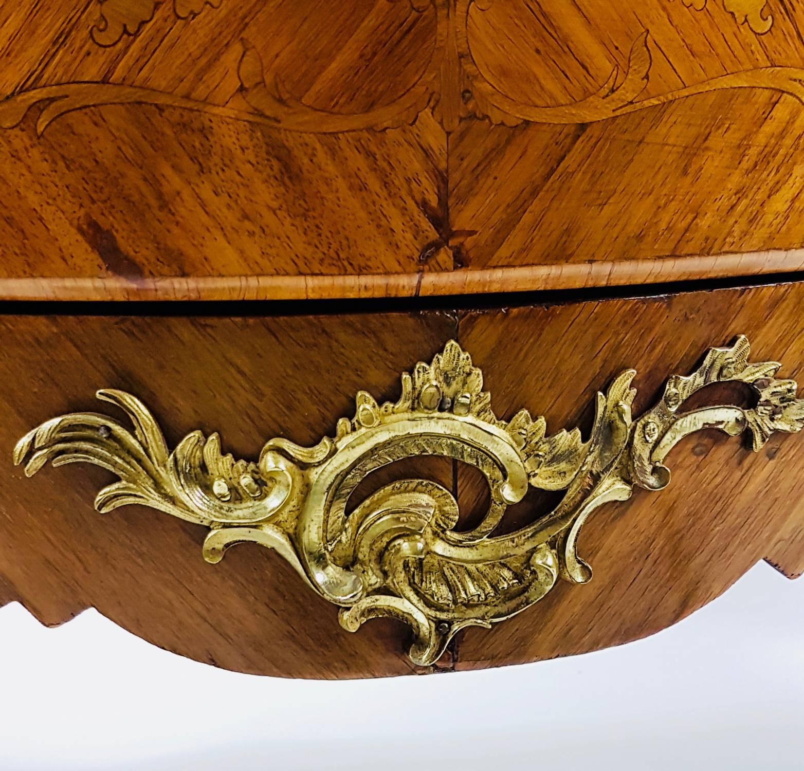Louis XV style Bombe Serpentine Commode  3