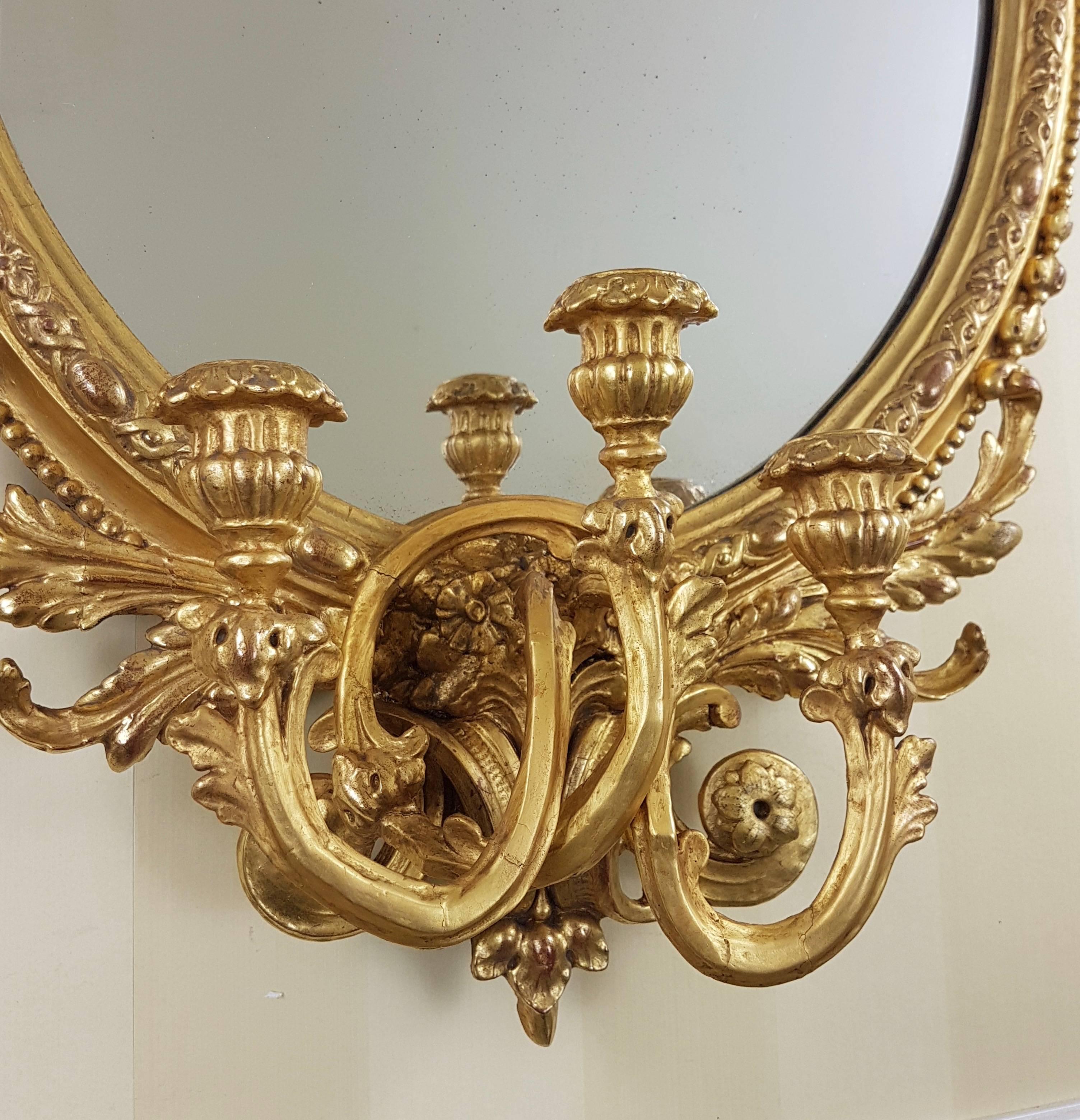 Water gilt three light girandole mirror decorated with acanthus leaves and surmounted by a central crest.

This item is on show in Berkshire - UK