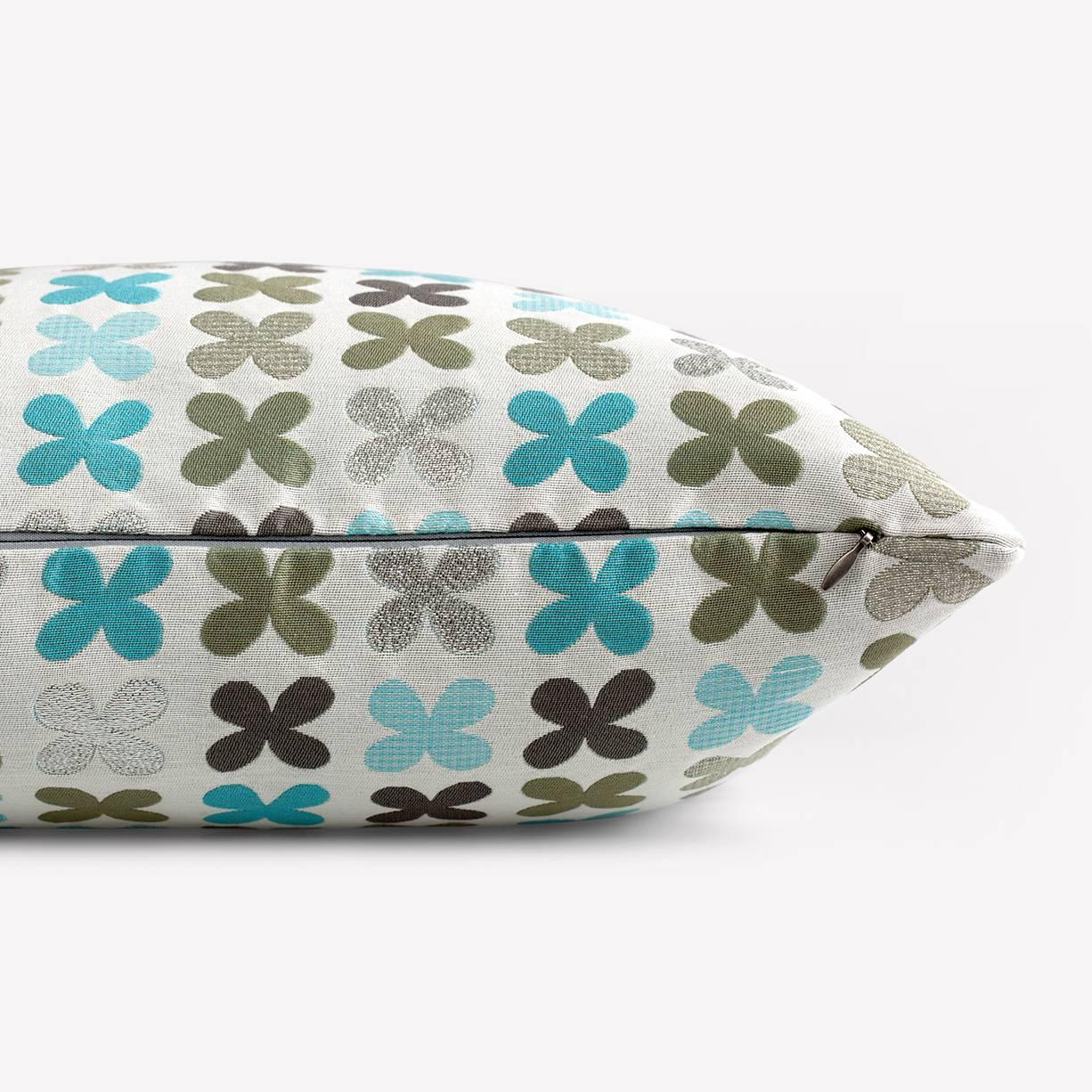 Maharam Pillow
Quatrefoil by Alexander Girard 
001 Silver

Alexander Girard drew inspiration from his world travels, as well as from his fascination with traditional folk art. Quatrefoil, originally designed by him in 1954, represents these