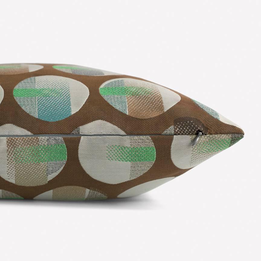 Maharam Pillow
Fruit by Hella Jongerius
007 Russet

Fruit combines a desire to portray the imperfections of nature with a graphic approach that emphasizes color and form. Hella Jongerius invokes her interest in creating individuality in mass