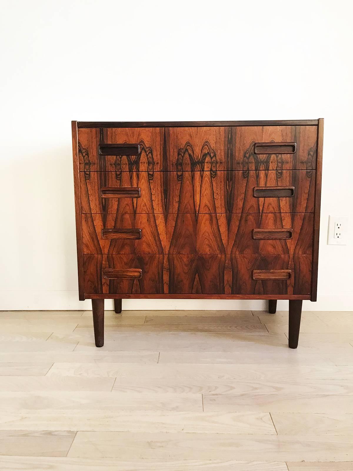 Danish Midcentury Rosewood Small Chest of Drawers with Peg Legs In Excellent Condition In Brooklyn, NY