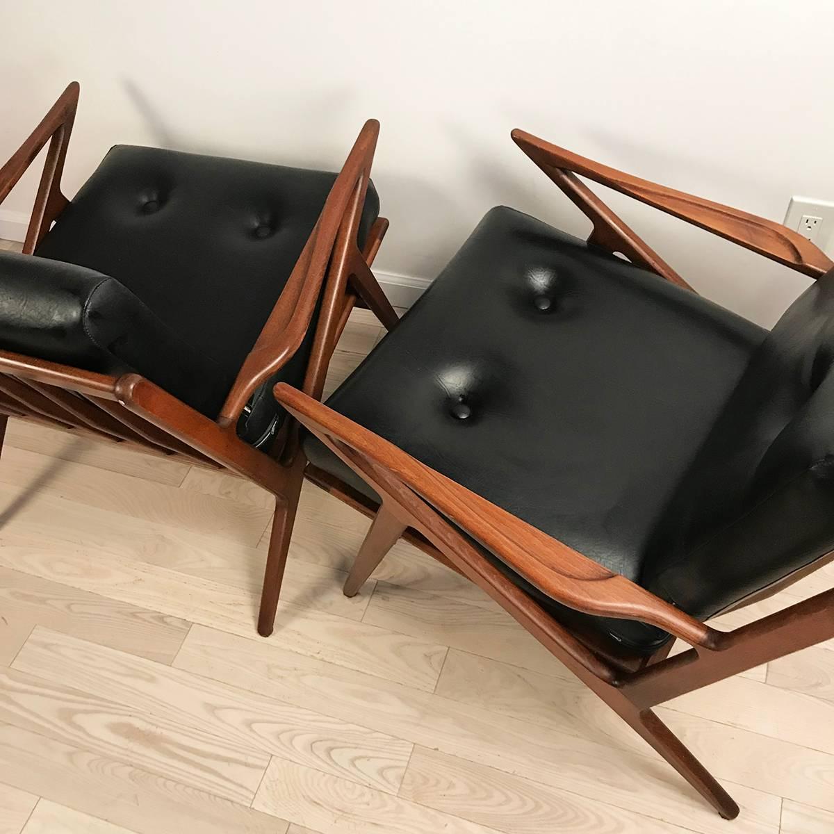 Midcentury Poul Jensen Style Z Lounge Chairs In Excellent Condition In Brooklyn, NY
