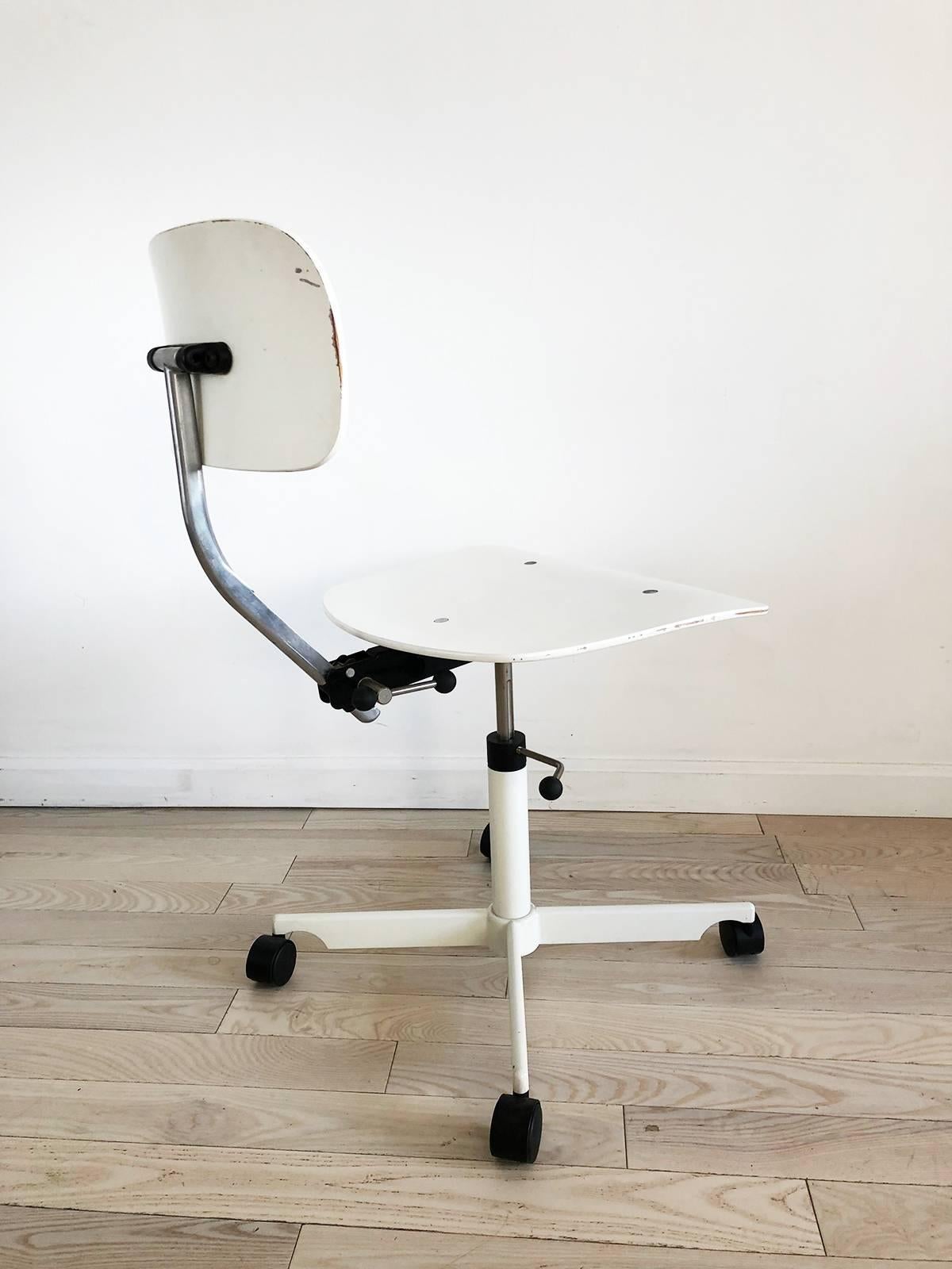 1970s Danish Kevi Adjustable Desk Chair in White In Good Condition In Brooklyn, NY