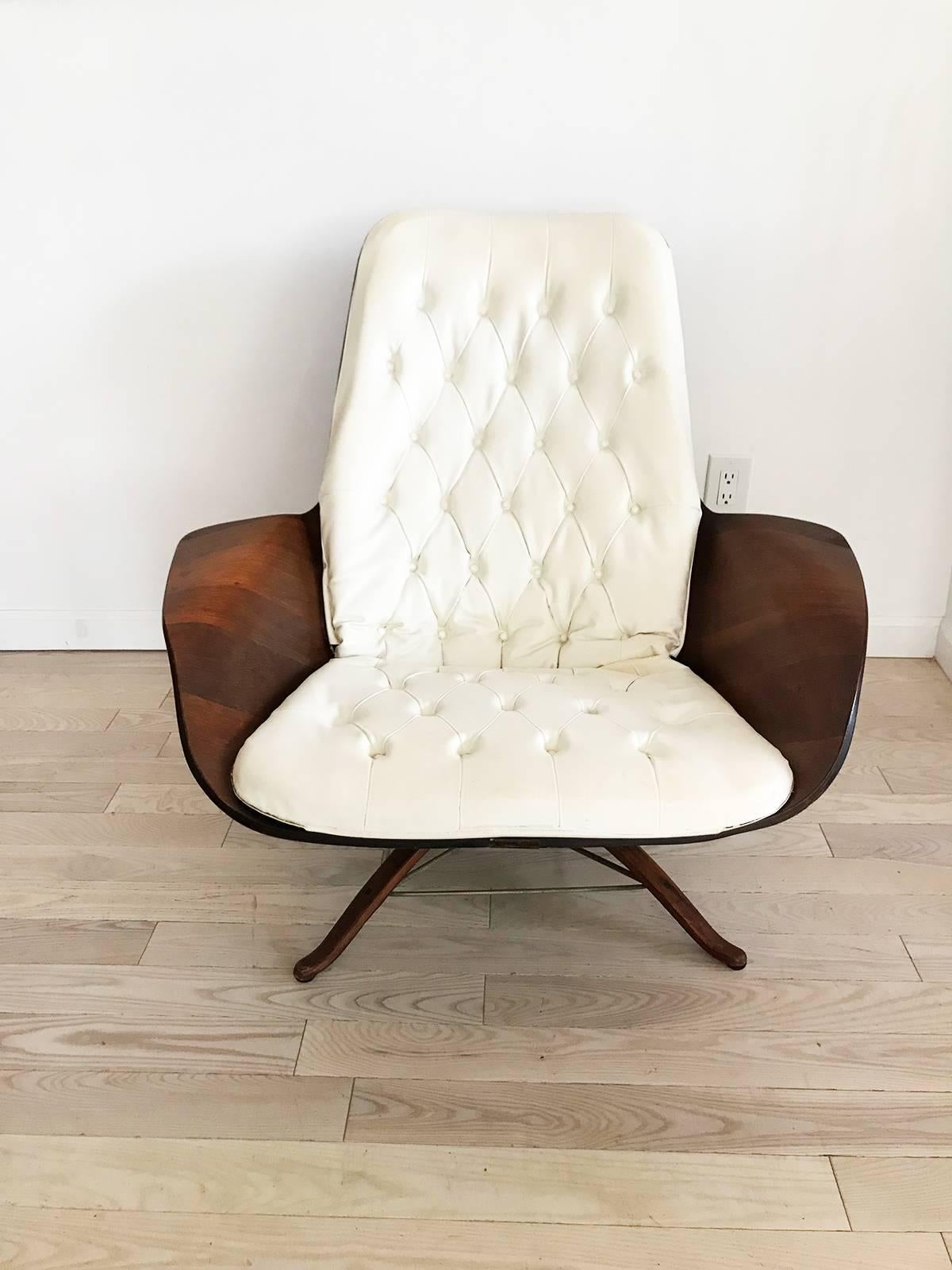 Midcentury Cream Plycraft Mr. Chair by George Mulhauser Lounge Chair In Excellent Condition In Brooklyn, NY
