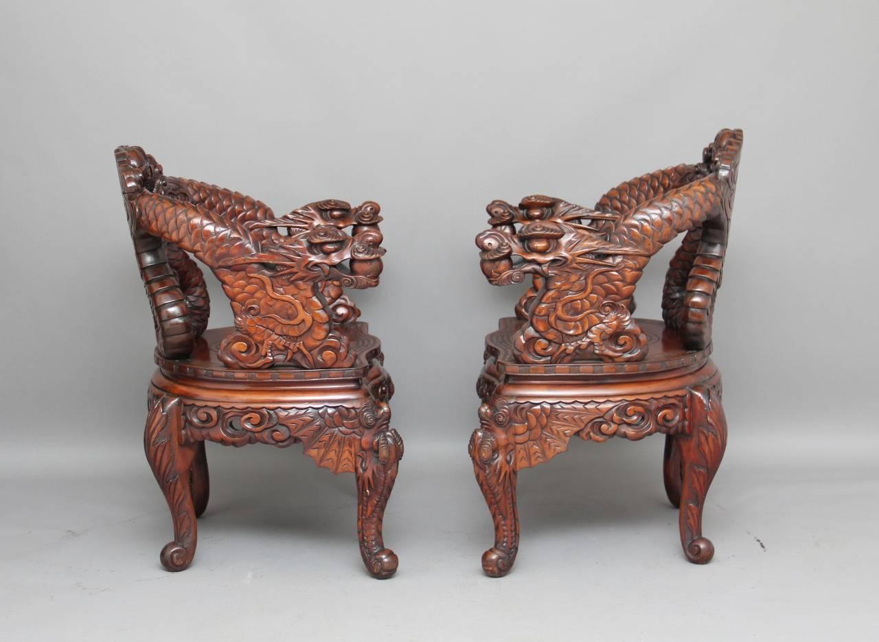 Pair of Early 20th Century Carved Chinese Chairs In Good Condition In Martlesham, GB