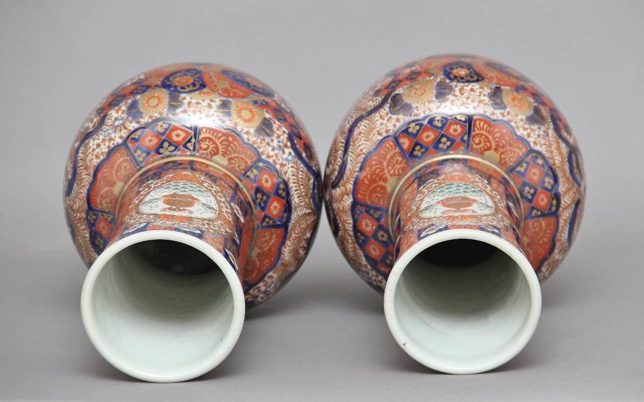 Pair of 19th Century Imari Vases In Good Condition In Martlesham, GB