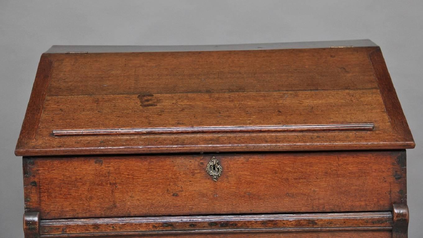 English 18th Century Oak Maitre 'D' Stand or Desk