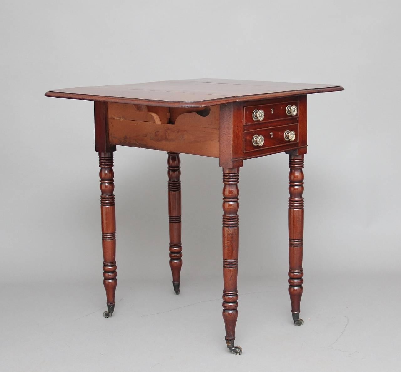 English 19th Century Mahogany Drop-Leaf Table