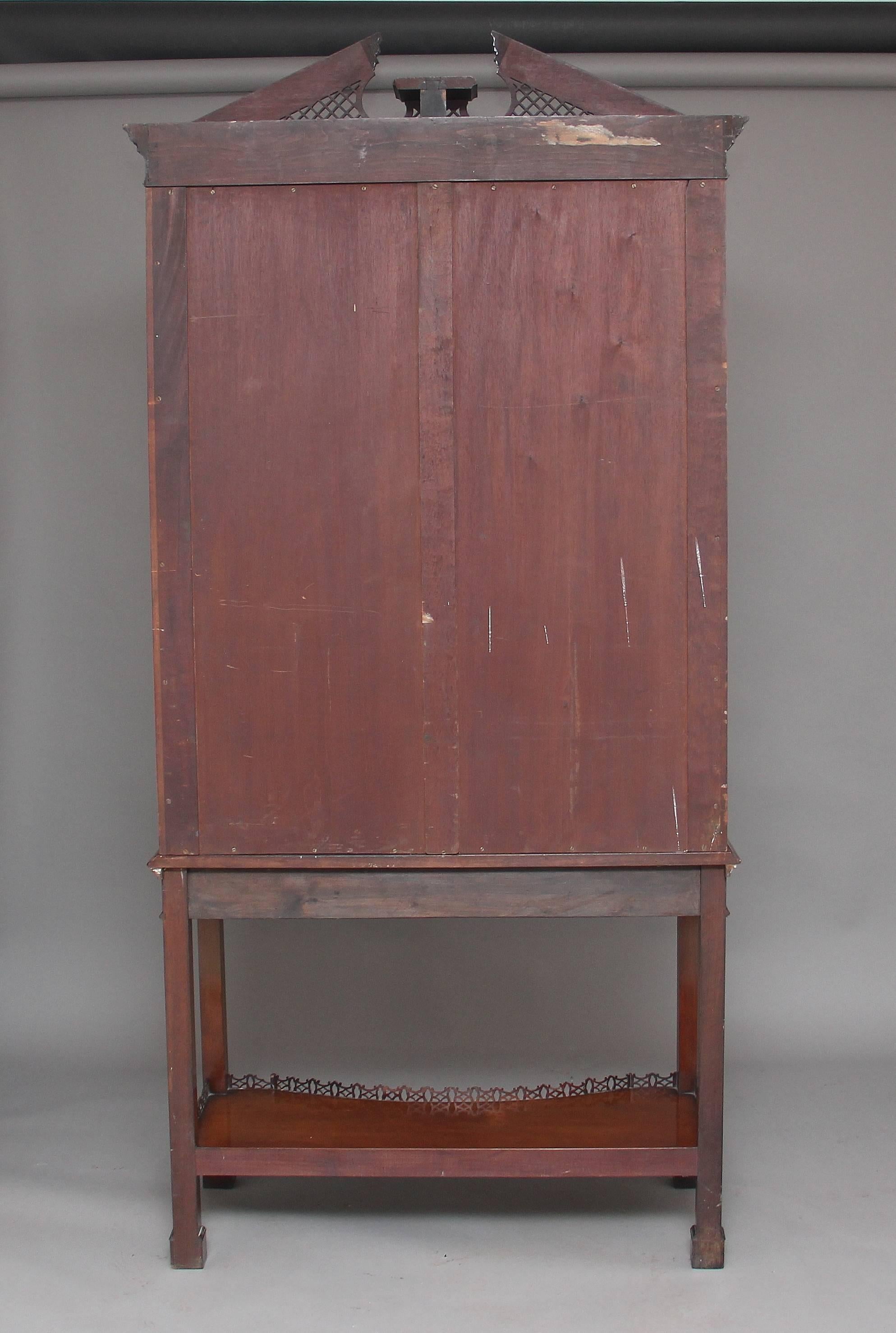 Superb Quality Early 20th Century Cabinet by Edwards & Roberts For Sale 1