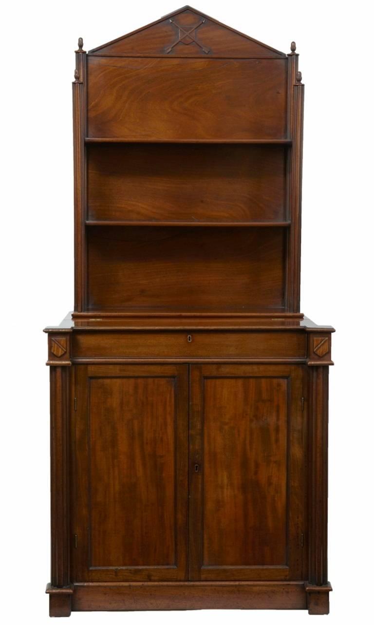 19th century mahogany bookcase / writing cabinet in the style of Gillows. The cabinet with a lift up lid revealing a fitted writing interior with a leather top writing slope, circa 1840.
  
