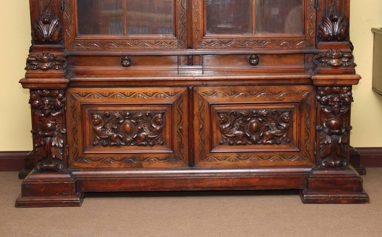 19th Century Walnut Bookcase or Cabinet In Good Condition In Martlesham, GB