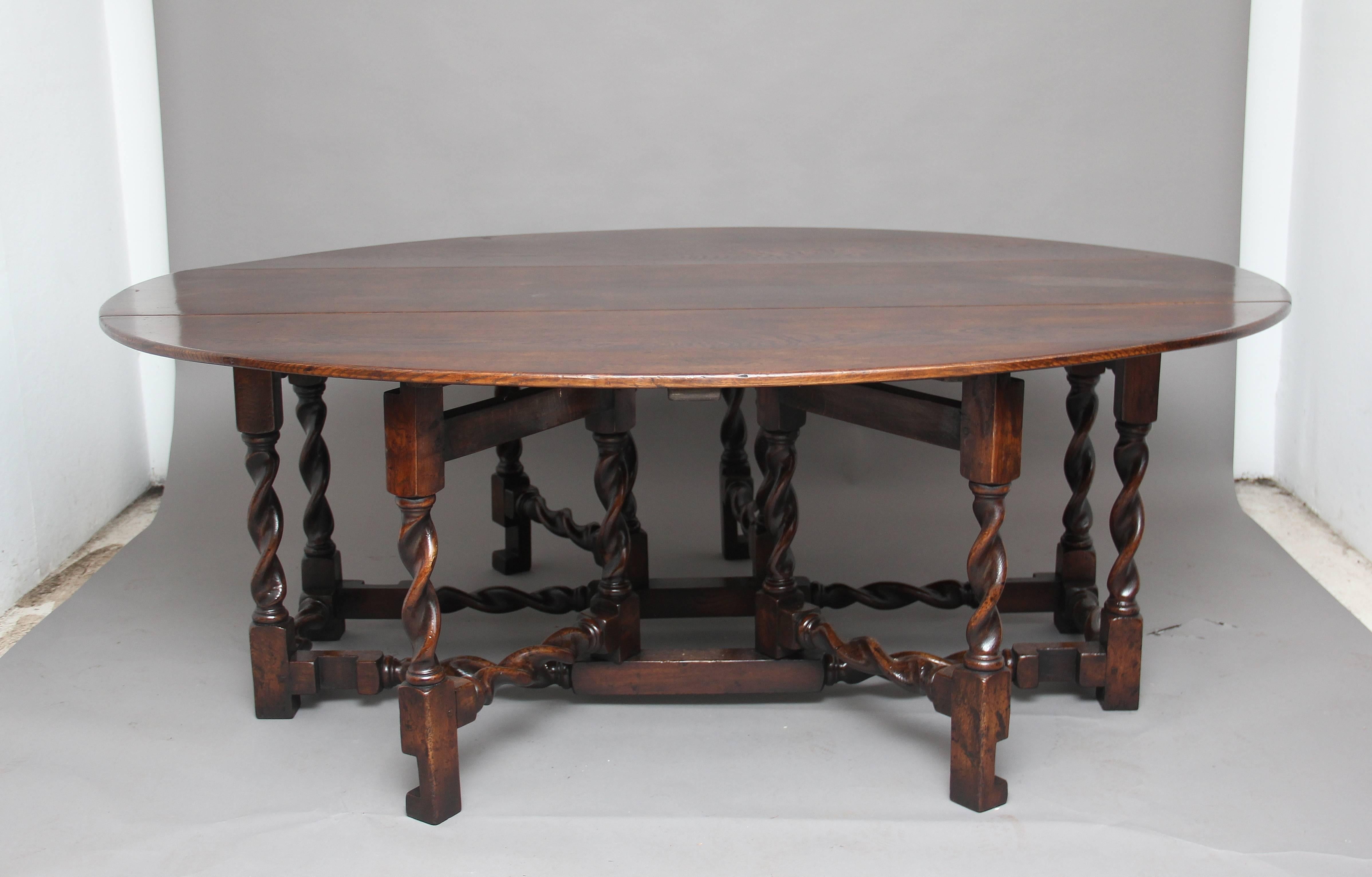 English Mid-20th Century Oak Gateleg Table For Sale