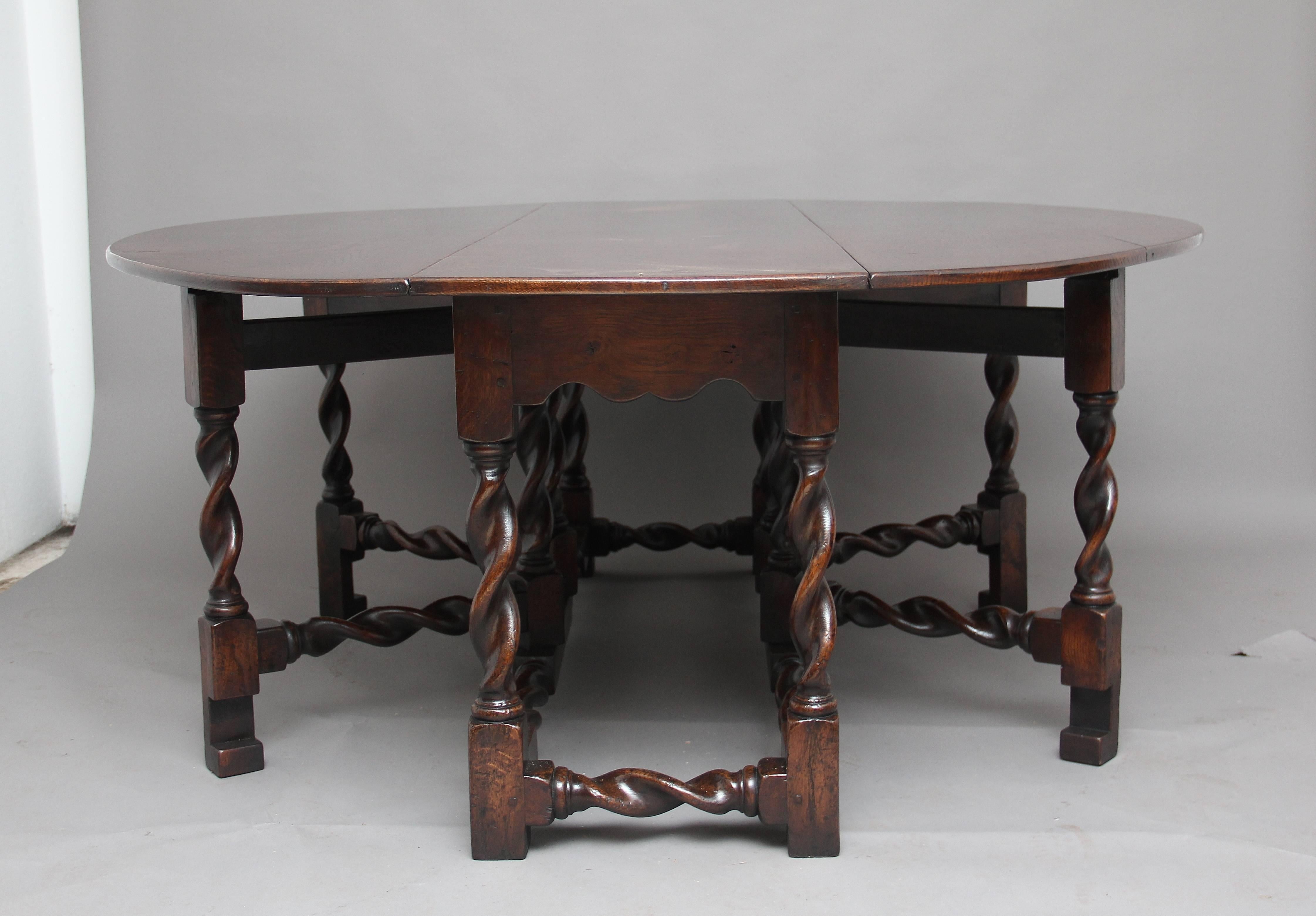 Mid-20th Century Oak Gateleg Table For Sale 1