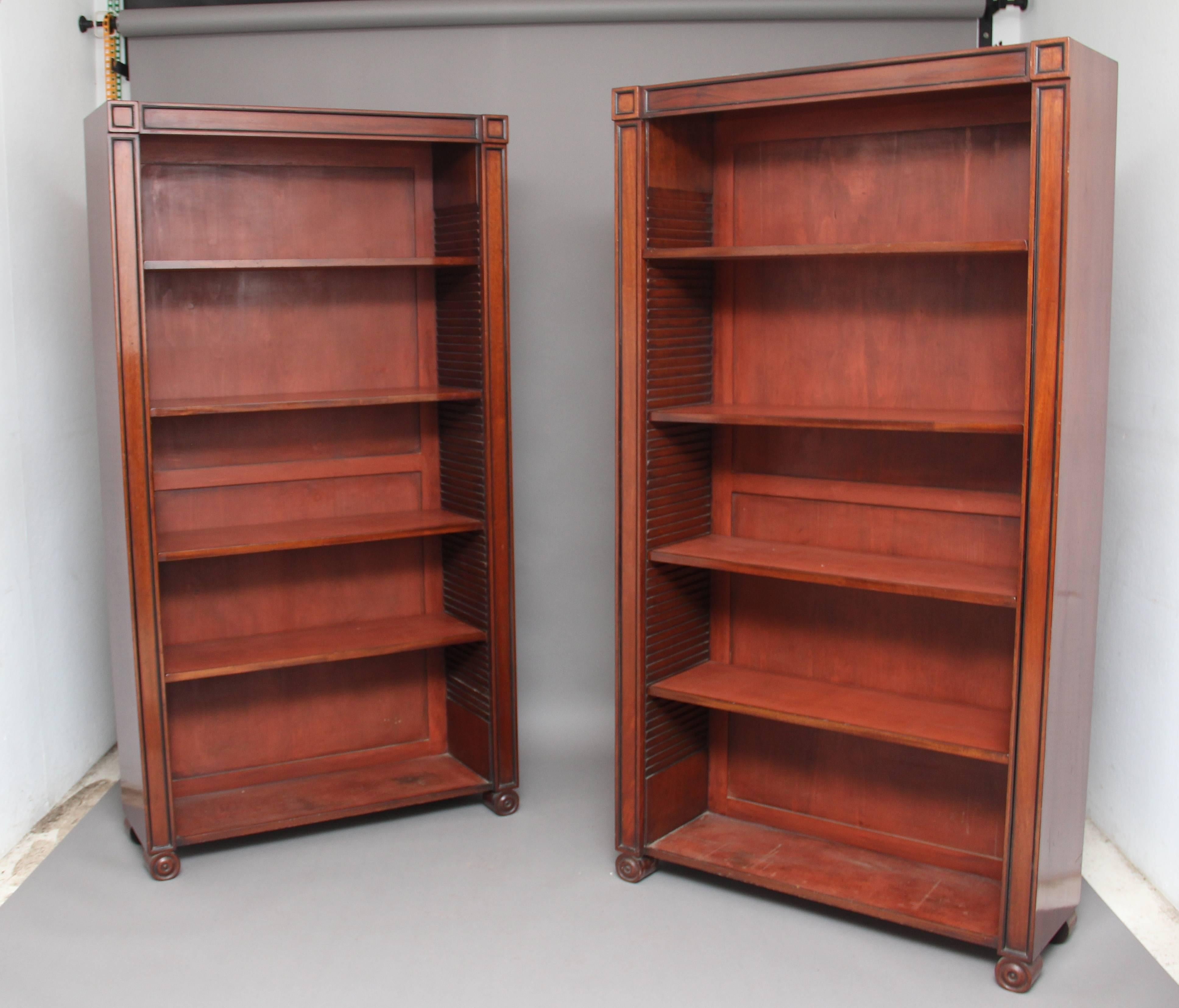 Pair of Regency Style Mahogany Open Bookcase's In Good Condition For Sale In Martlesham, GB