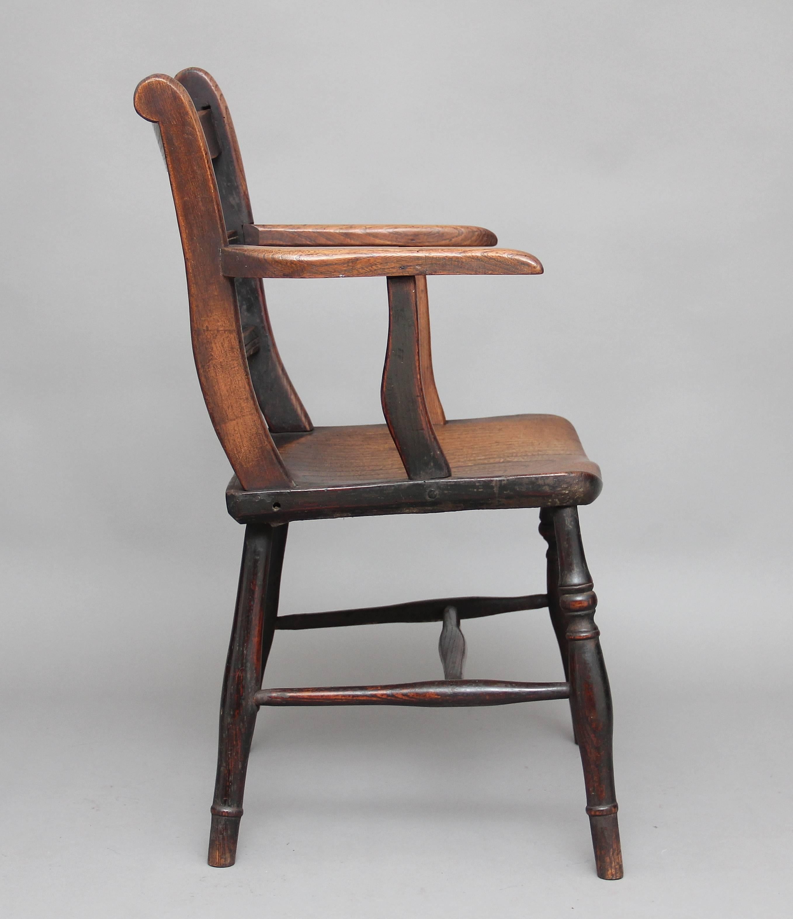 19th century elm and ash armchair, the bar back supported by three small spindles, shaped arm supports, a nice figured saddle seat, standing on turned legs united by an H stretcher. circa 1840.
  