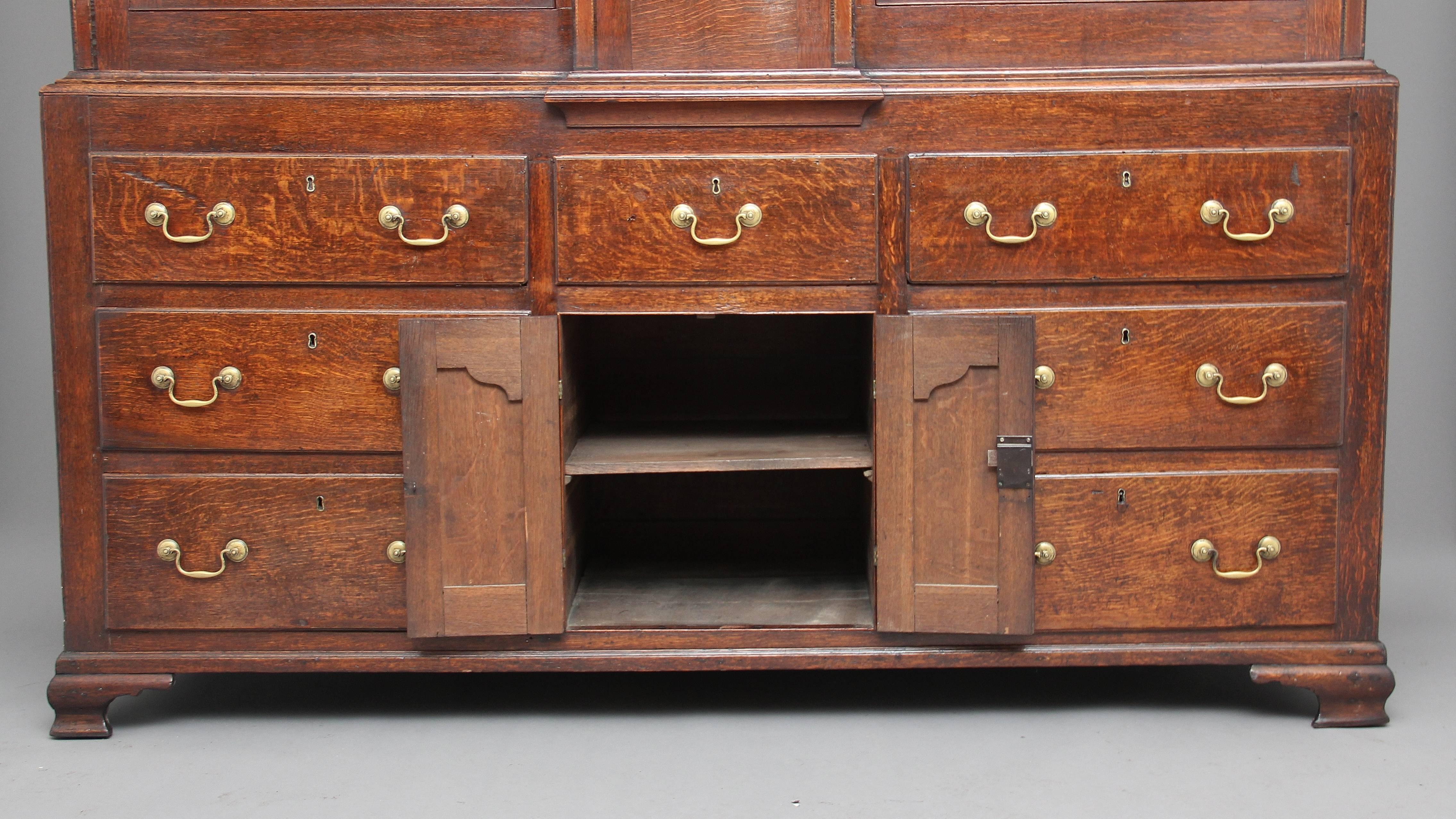 18th Century Oak Housekeepers Cupboard In Good Condition In Martlesham, GB