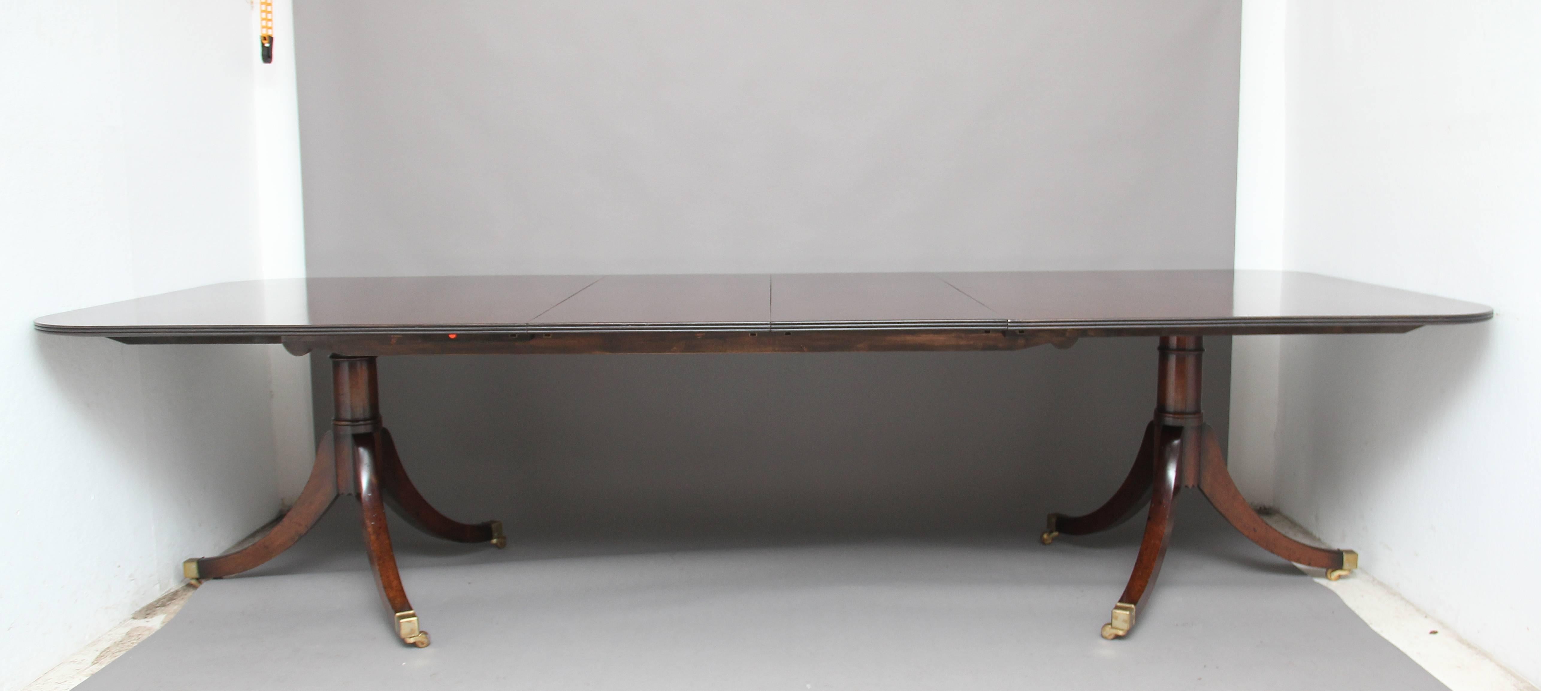 Mid-20th Century Twin pedestal mahogany dining table
