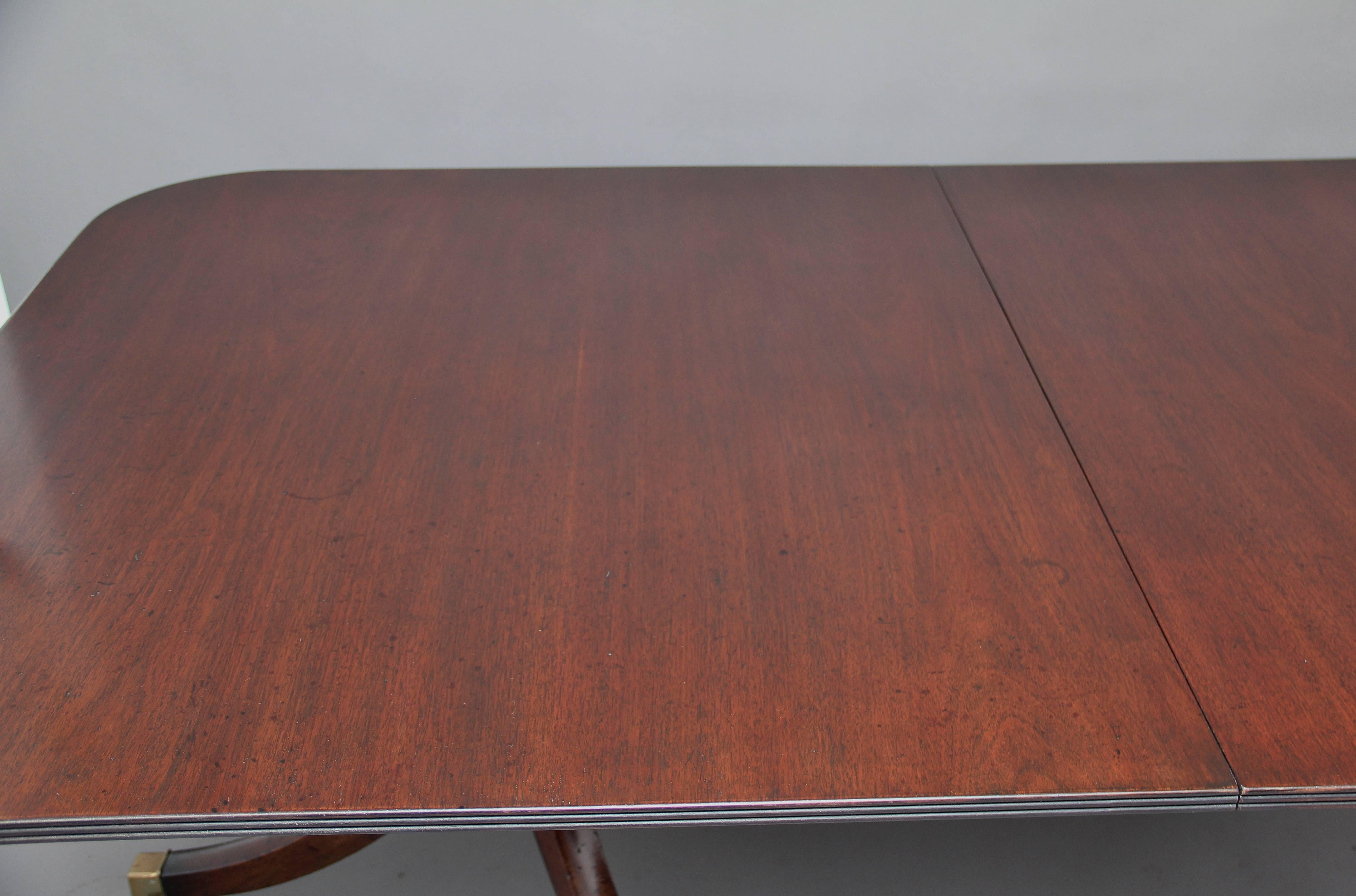 Twin pedestal mahogany dining table In Good Condition In Martlesham, GB
