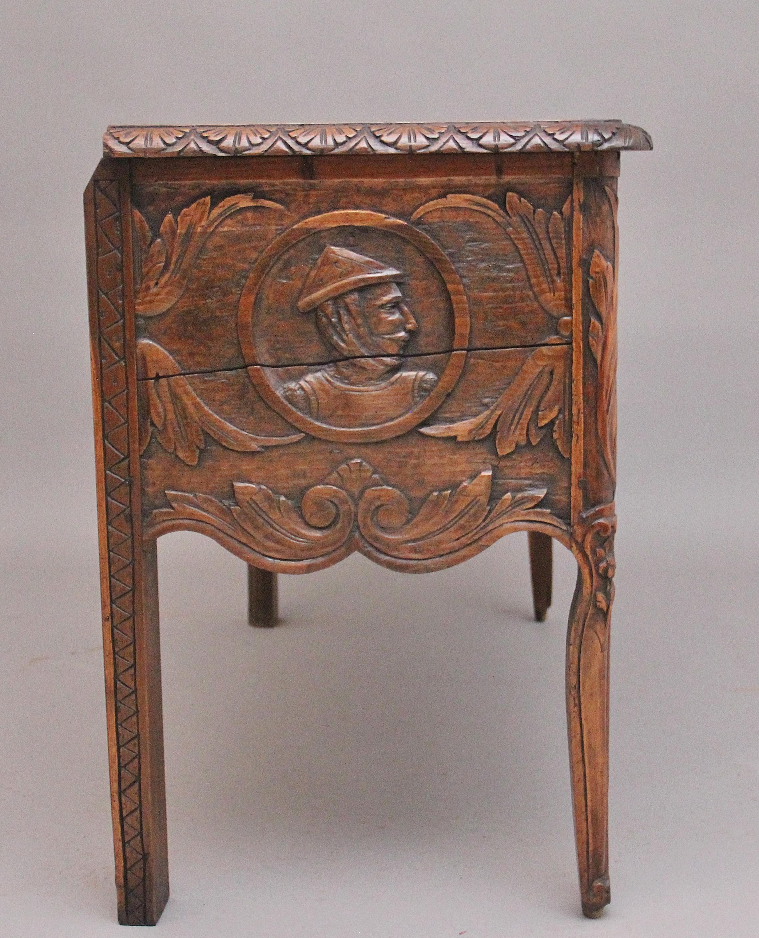 Early 19th Century French carved oak coffer For Sale 5