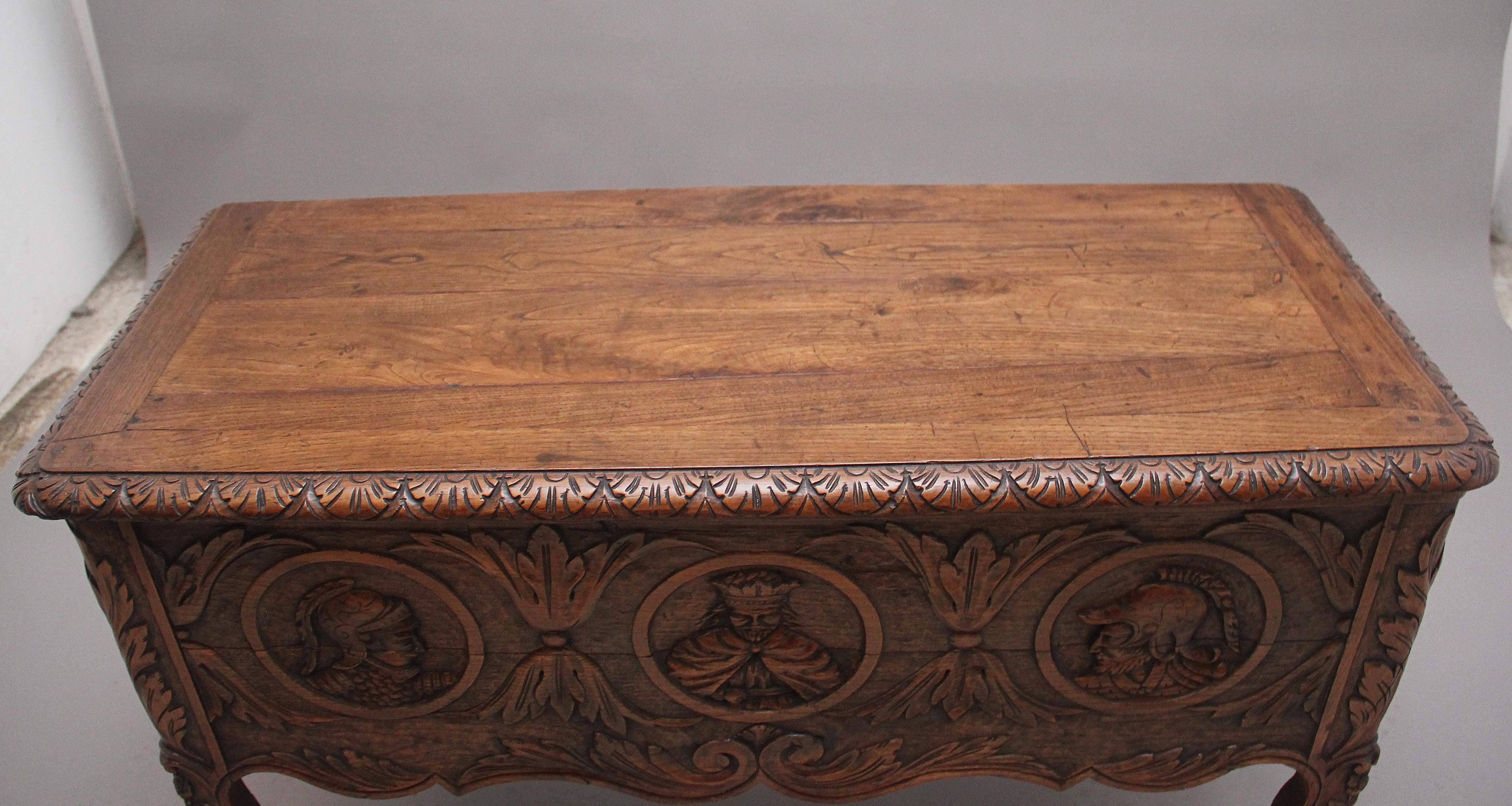 Early 19th Century French carved oak coffer For Sale 1