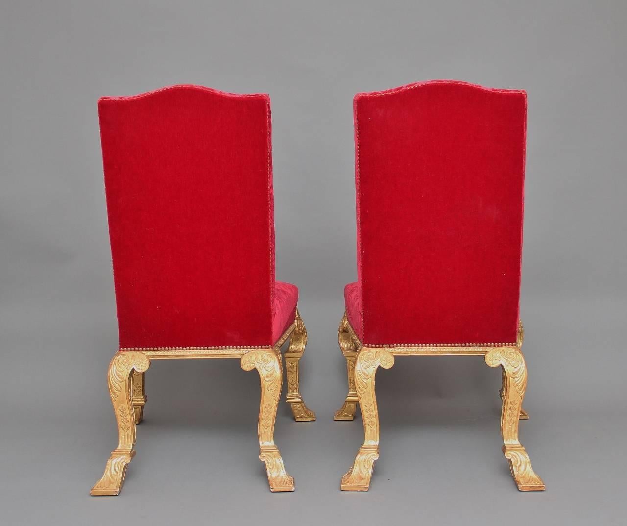 Paar Stühle aus vergoldetem Holz im George-I.-Stil (Englisch) im Angebot